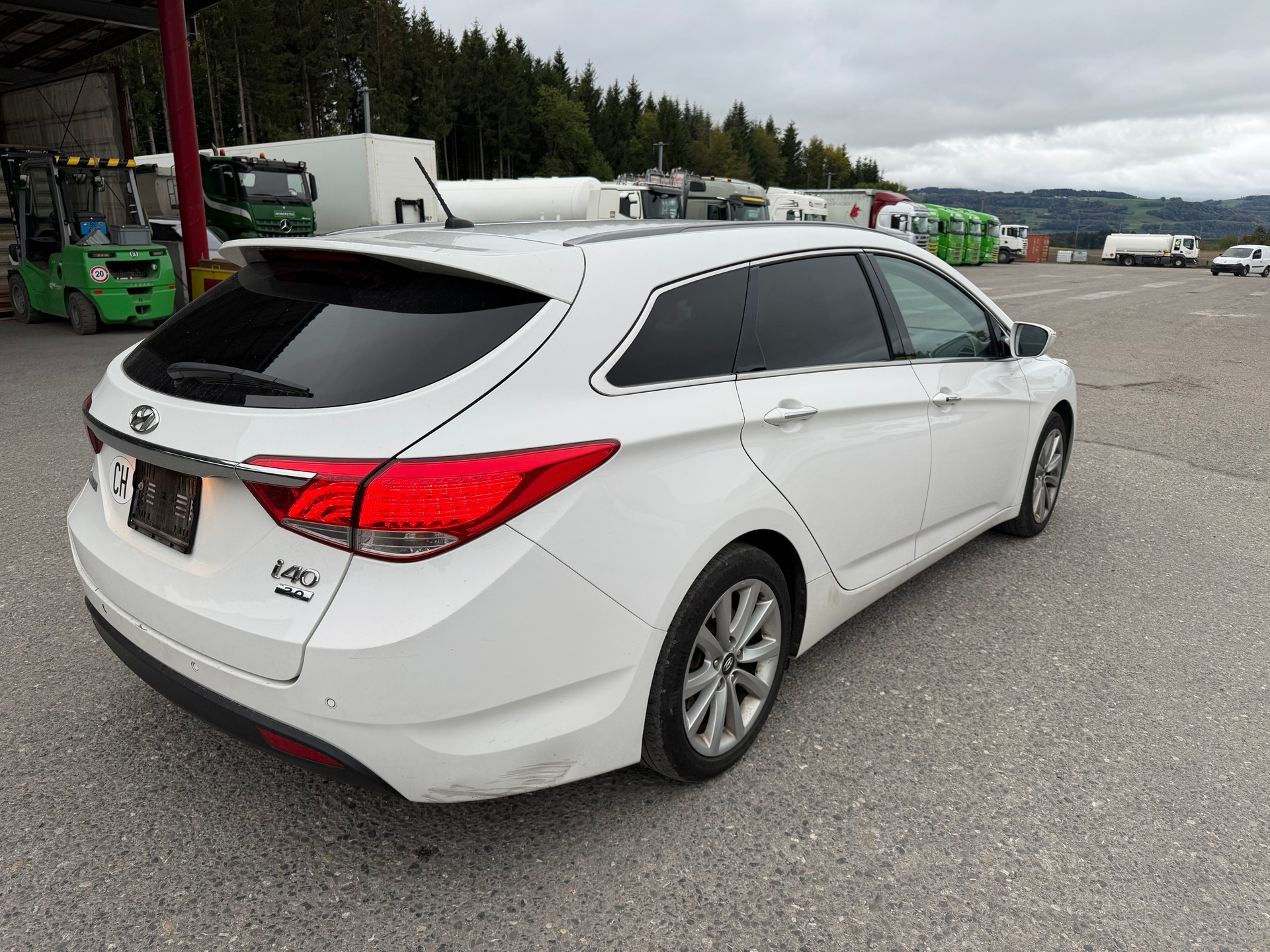 HYUNDAI i40 Wagon 2.0 GDi Style-image-3