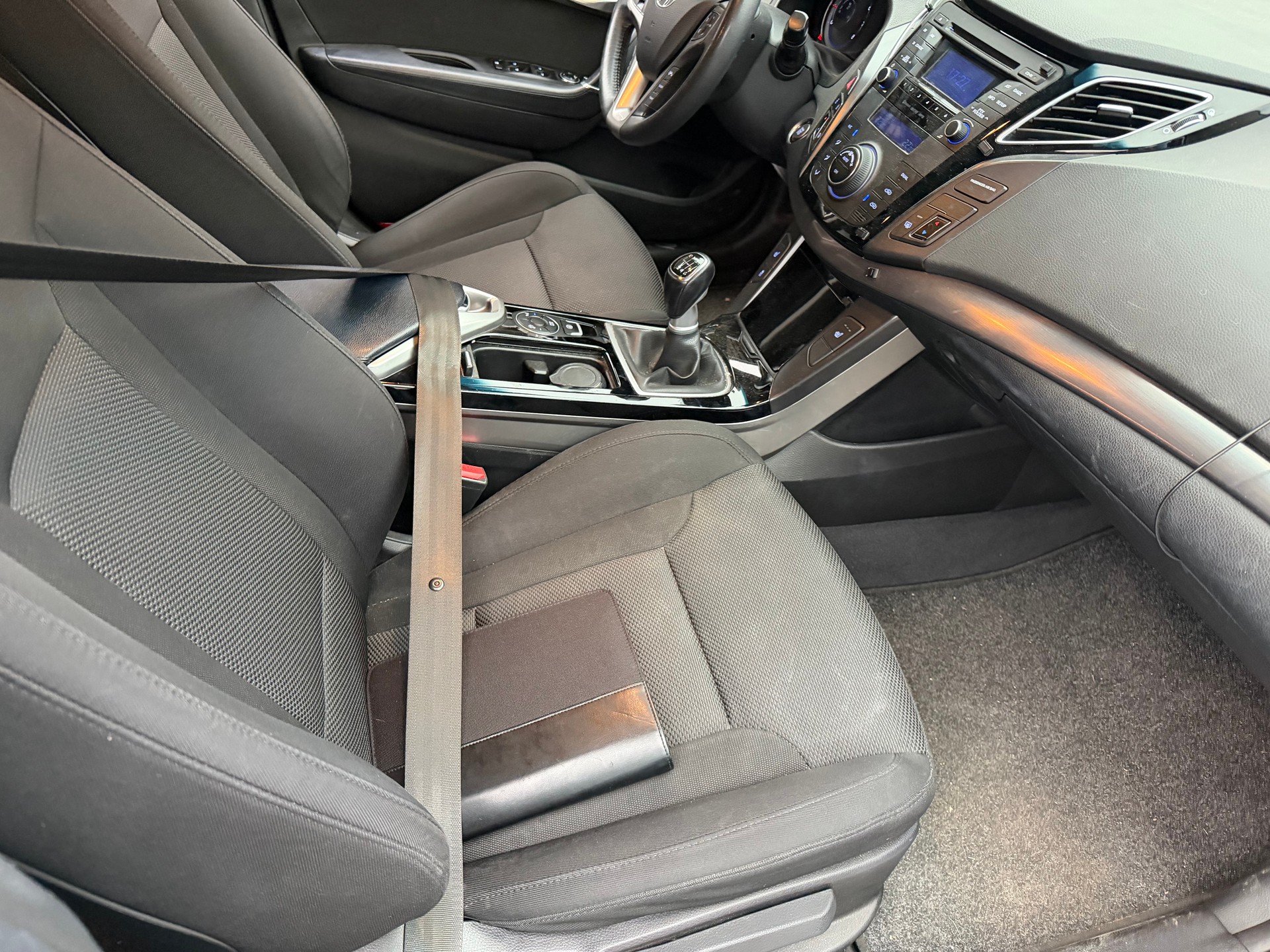 HYUNDAI i40 Wagon 2.0 GDi Style-image-9