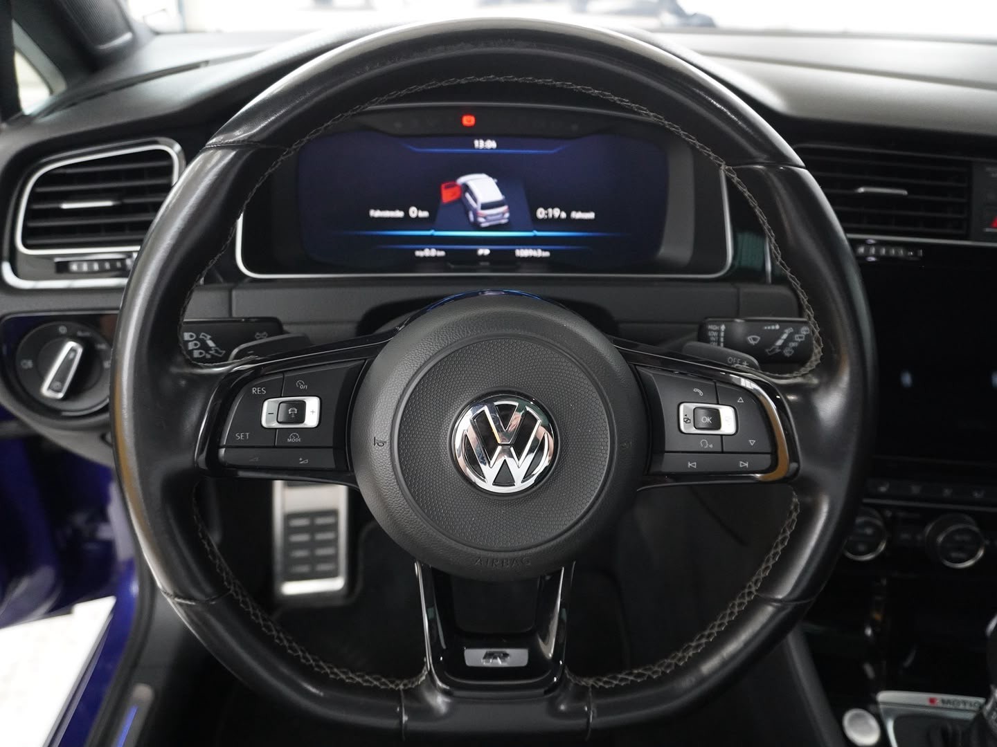 VW Golf Variant 2.0 TSI R 4Motion DSG-image-7