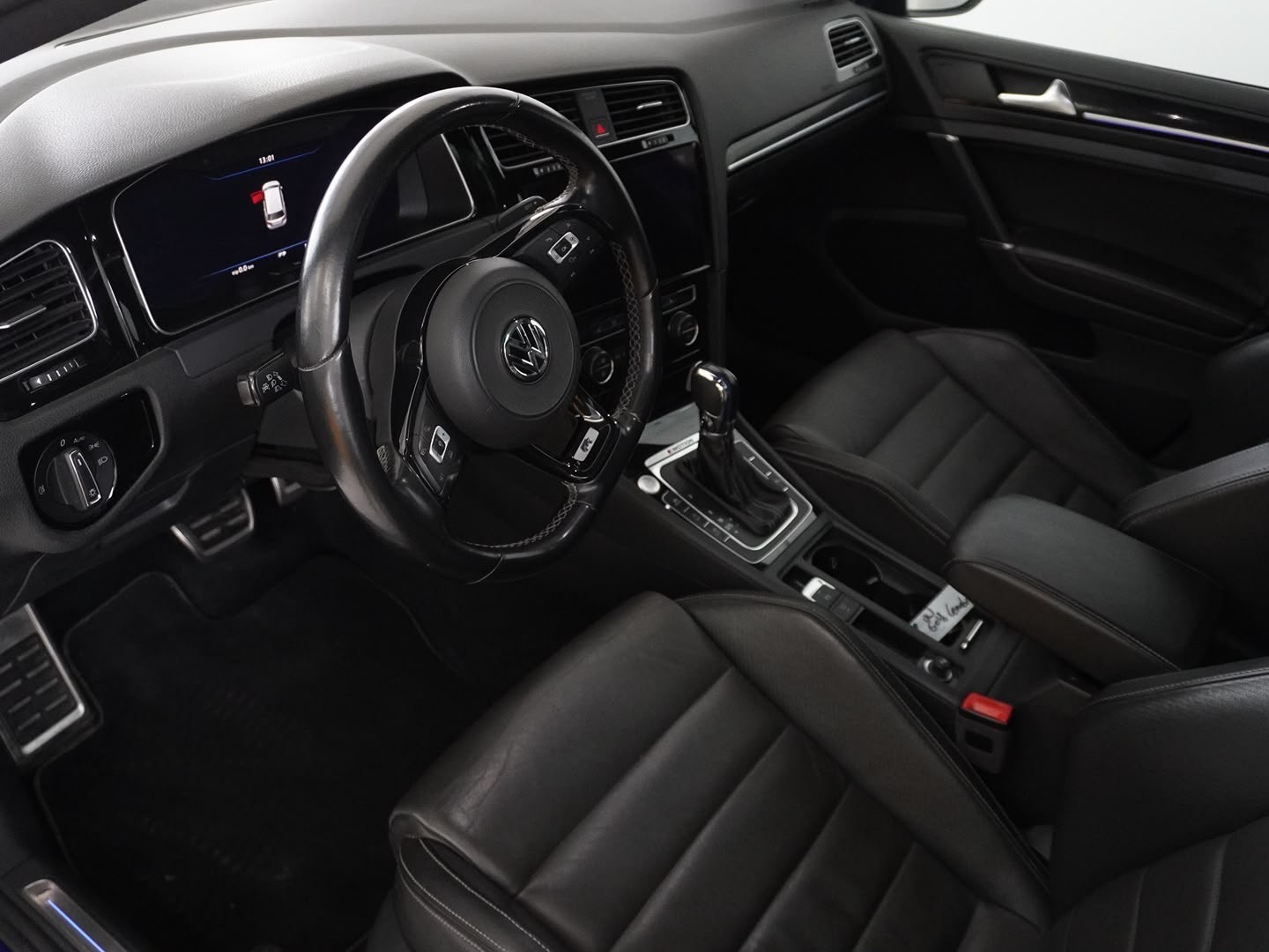 VW Golf Variant 2.0 TSI R 4Motion DSG-image-2