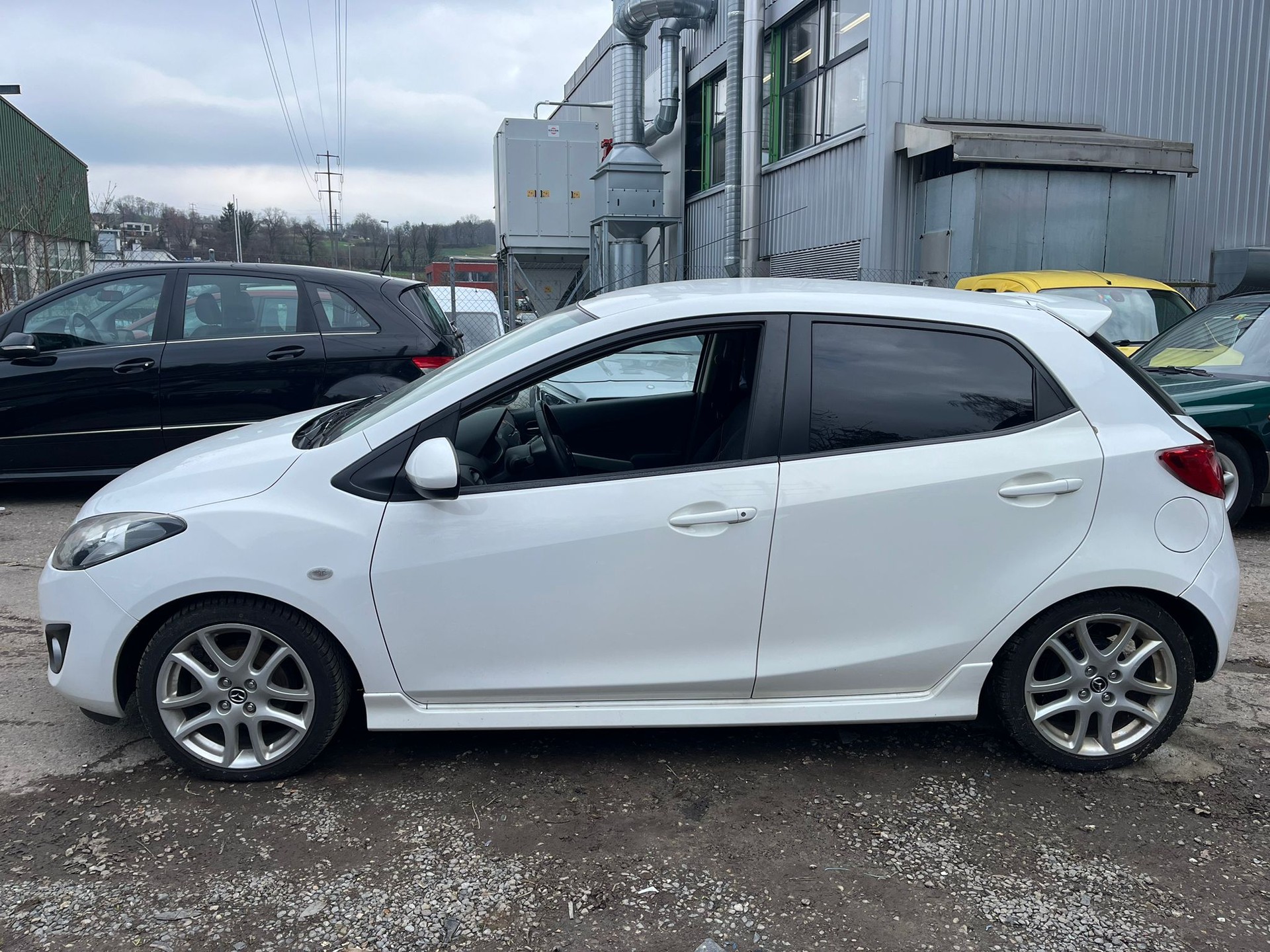 MAZDA 2-image-7