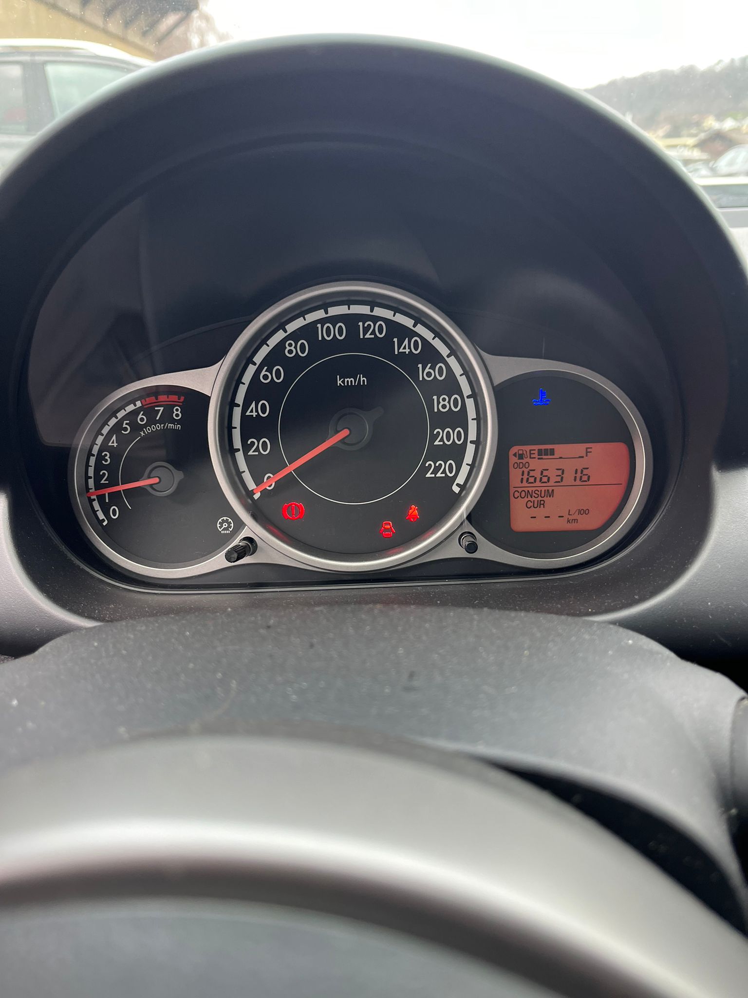 MAZDA 2-image-9