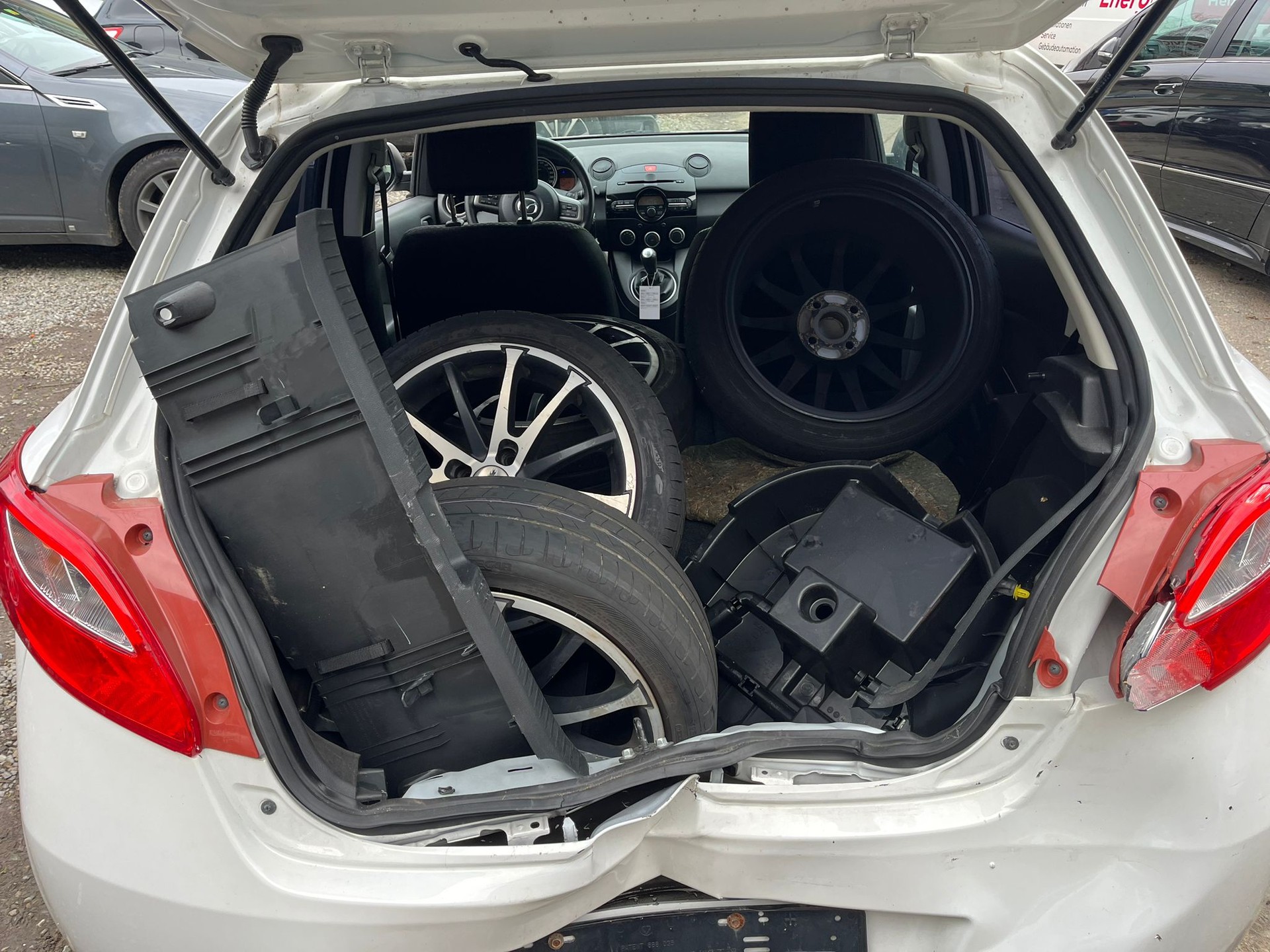MAZDA 2-image-10