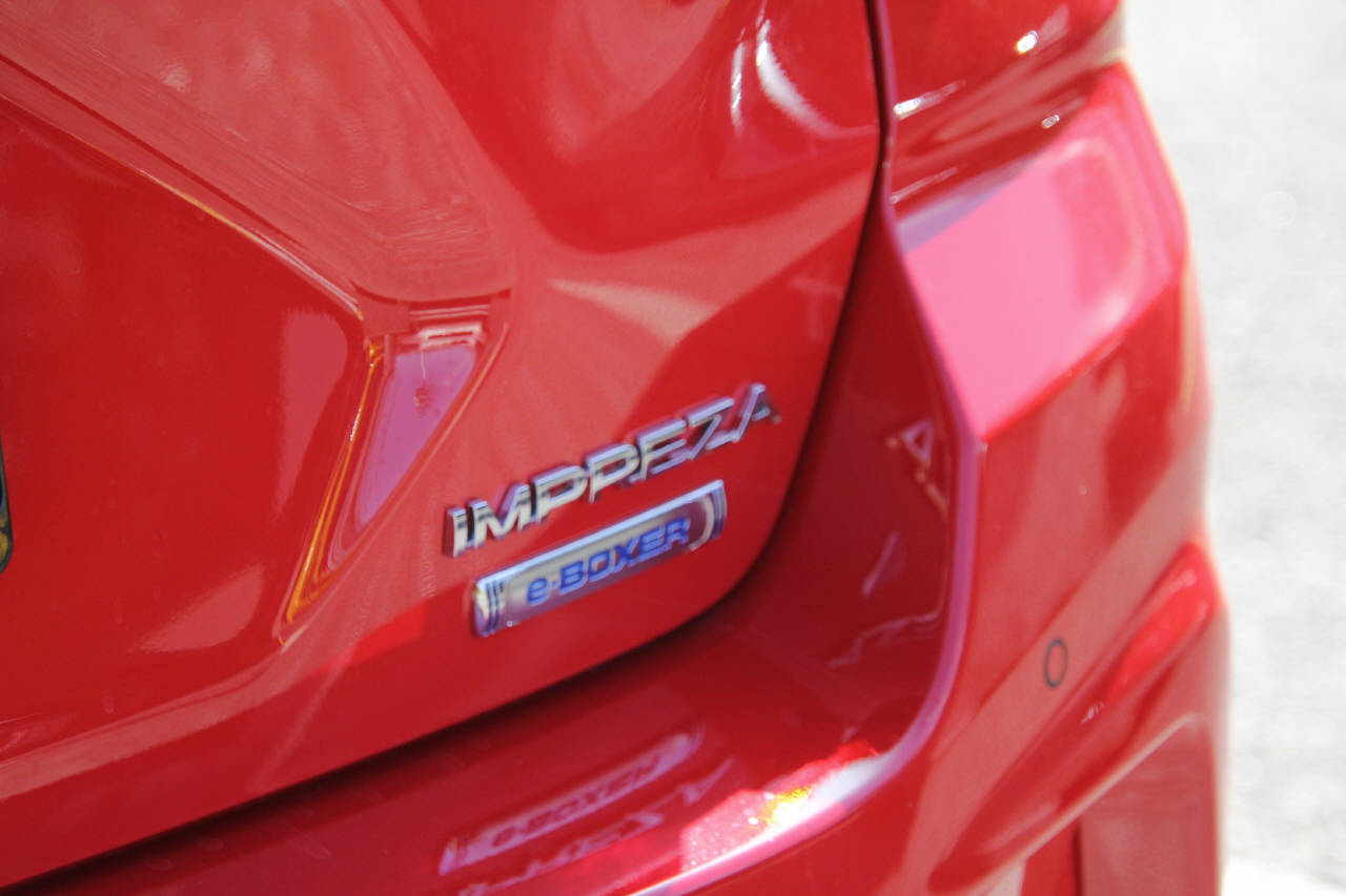 SUBARU Impreza 2.0i e-Boxer Swiss Plus-image-14