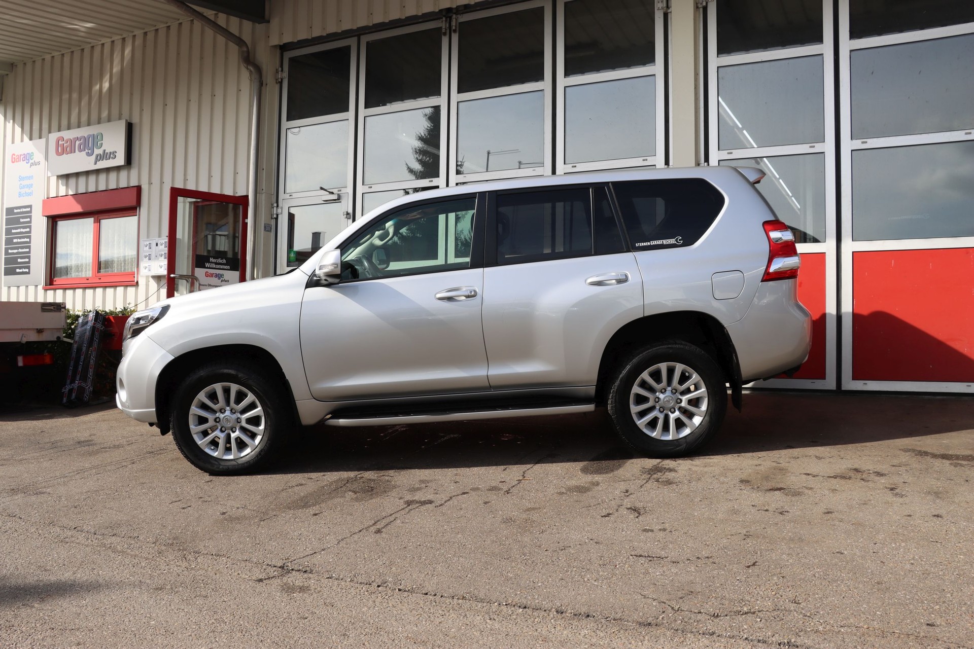 TOYOTA Land Cruiser 3.0 TD Sol Premium Automatic-image-5