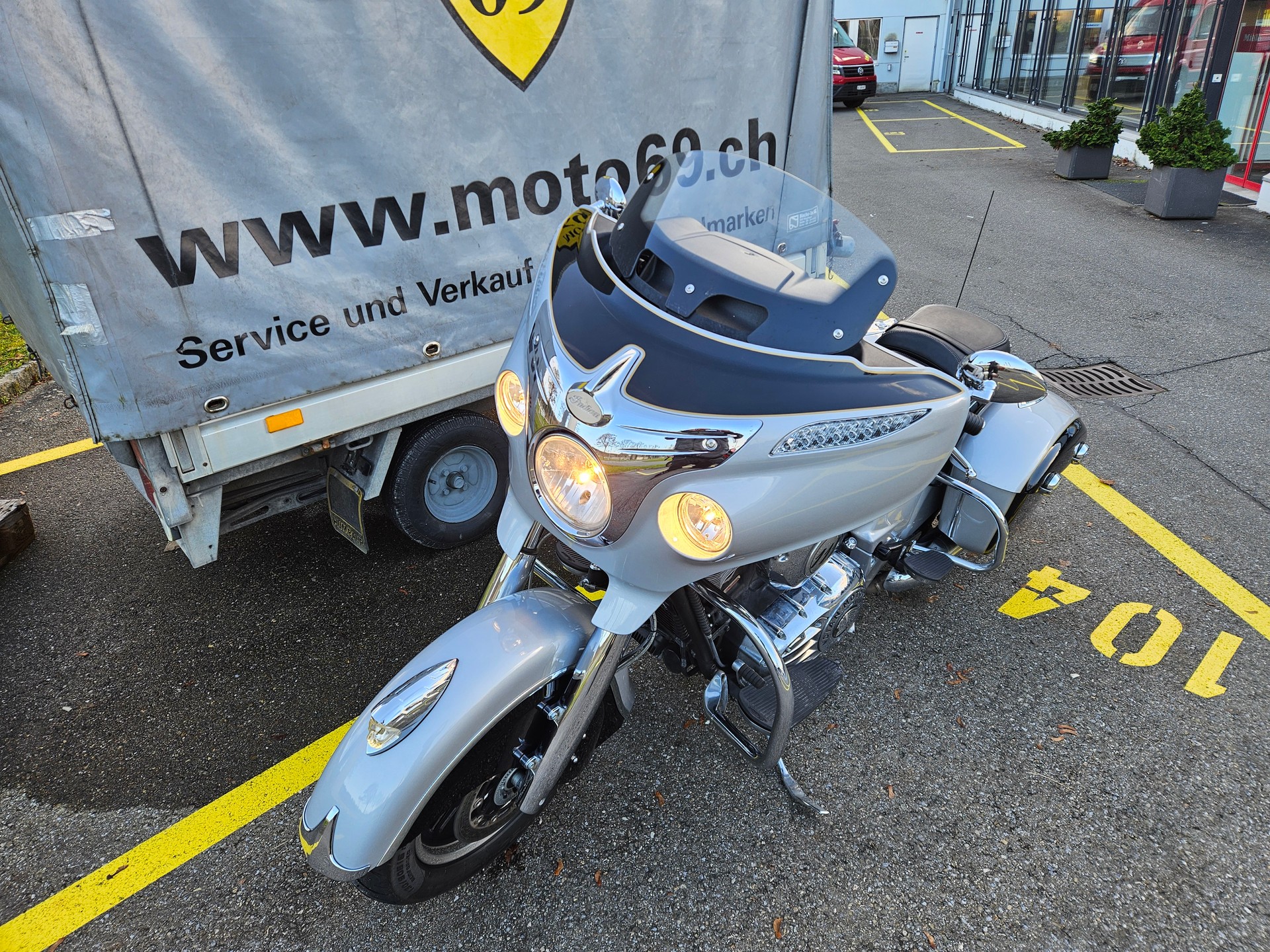 INDIAN CHIEFTAIN-showroom-element-1