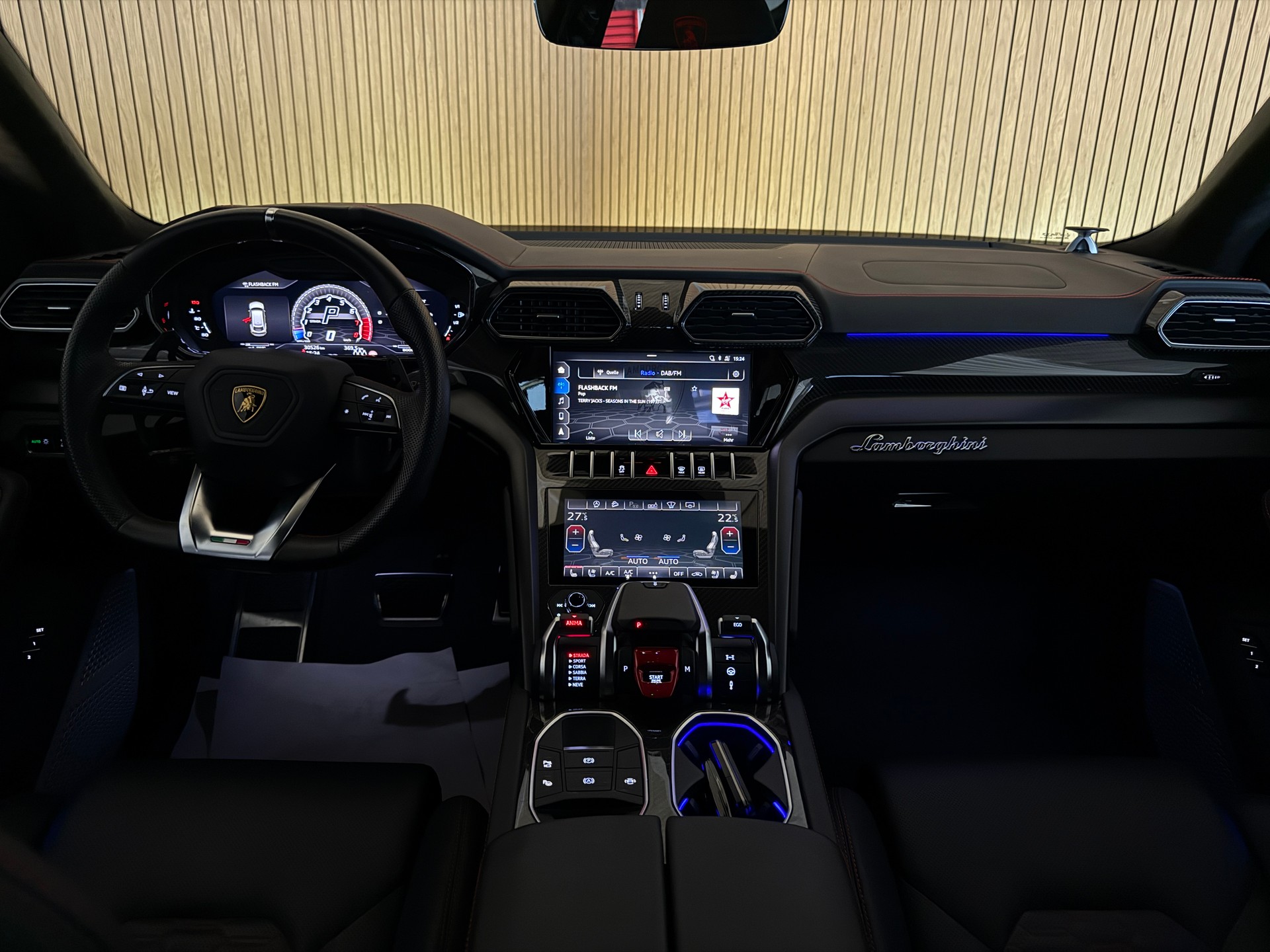 LAMBORGHINI Urus CH-Fahrzeug * Carbon Paket * Balloon White-image-10