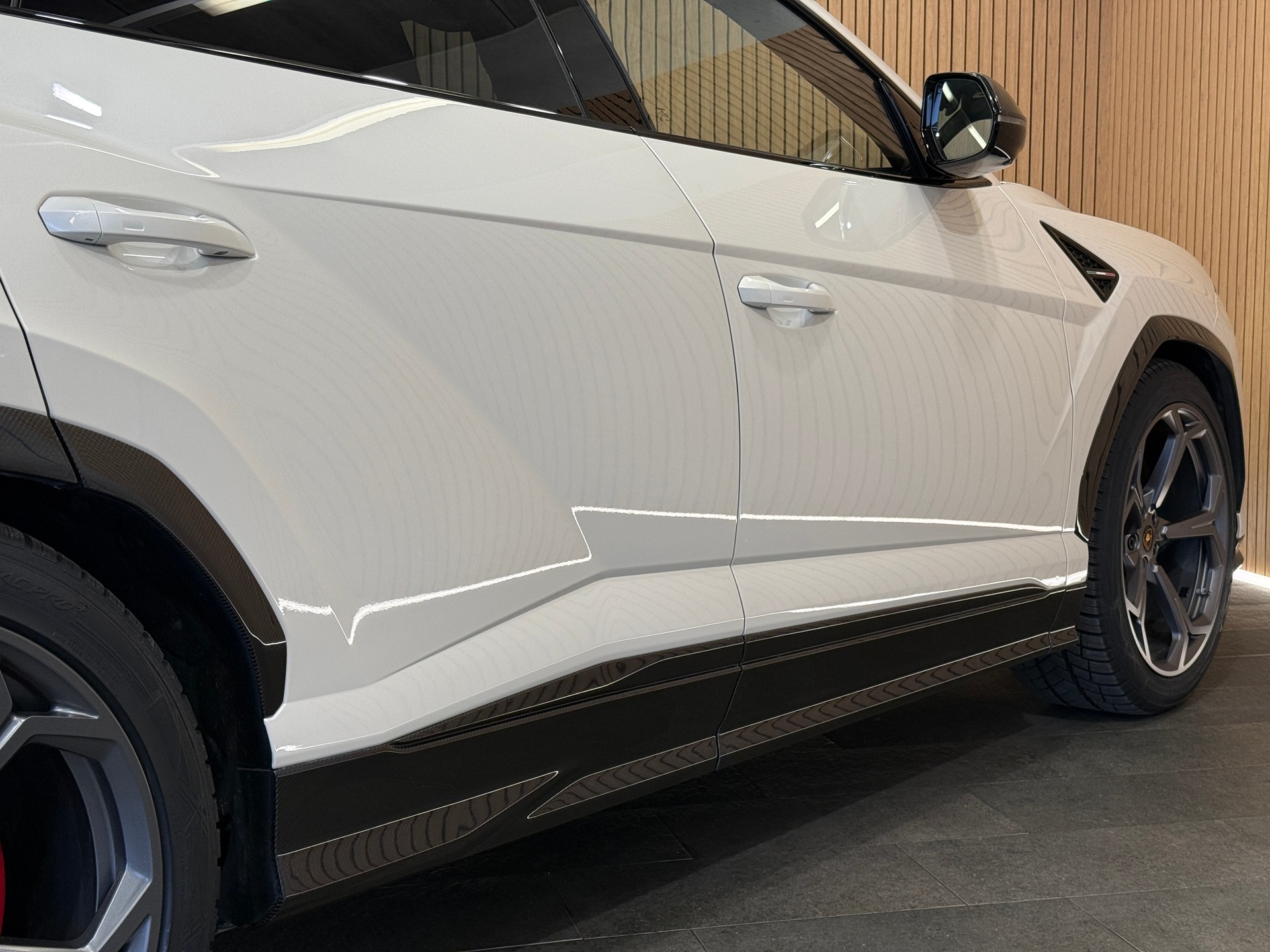 LAMBORGHINI Urus CH-Fahrzeug * Carbon Paket * Balloon White-image-6