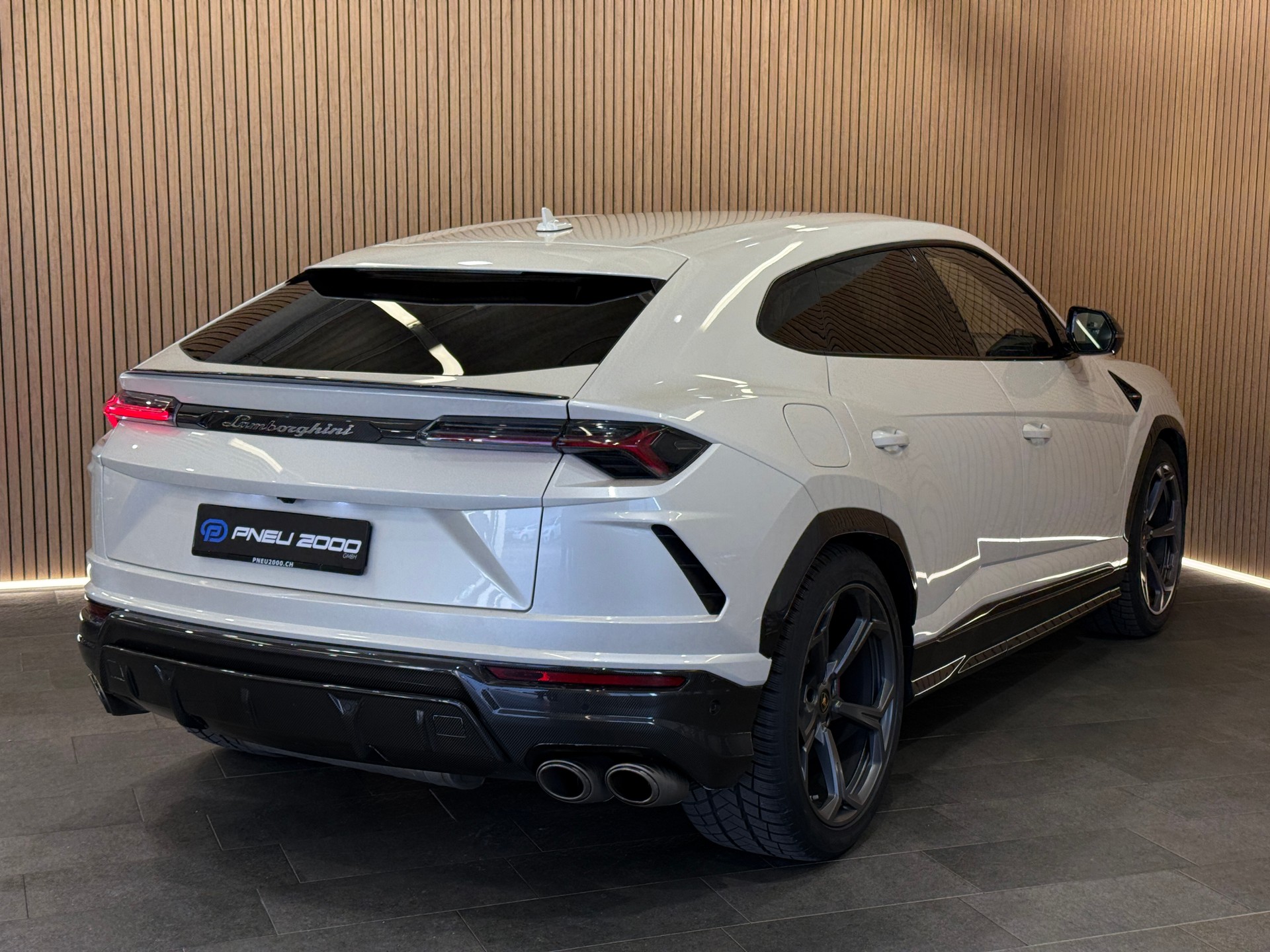 LAMBORGHINI Urus CH-Fahrzeug * Carbon Paket * Balloon White-image-3