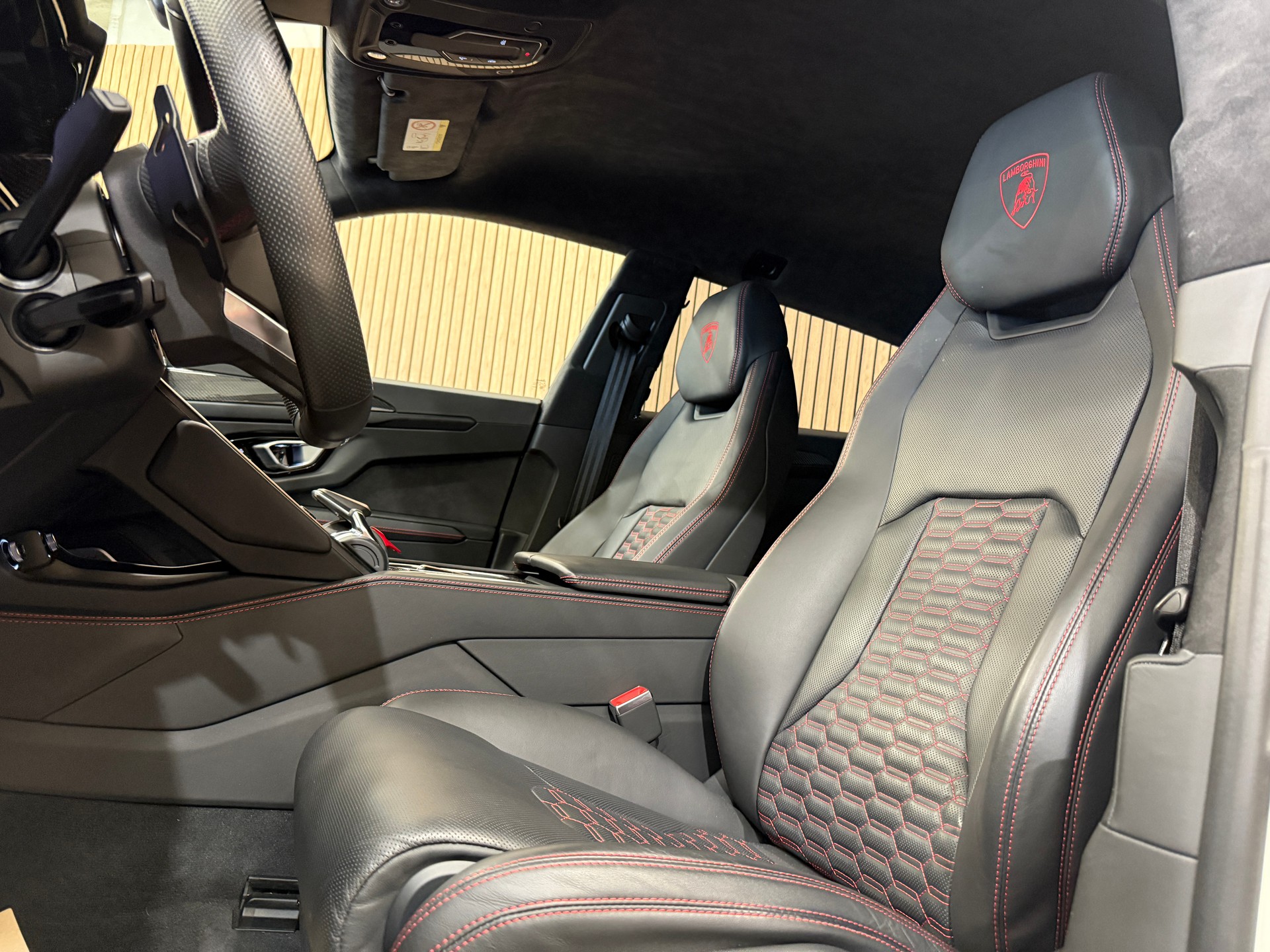 LAMBORGHINI Urus CH-Fahrzeug * Carbon Paket * Balloon White-image-8