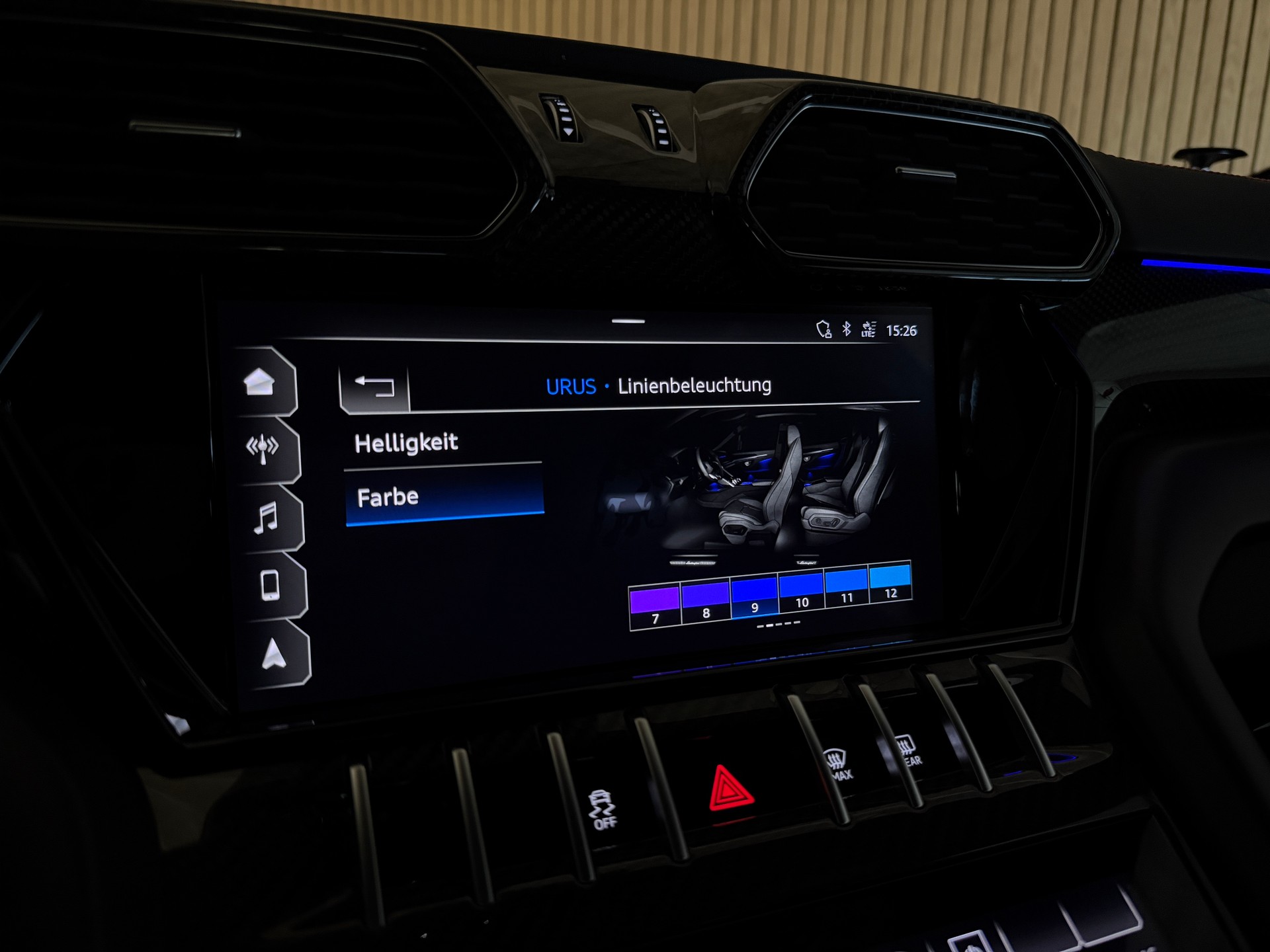 LAMBORGHINI Urus CH-Fahrzeug * Carbon Paket * Balloon White-image-18