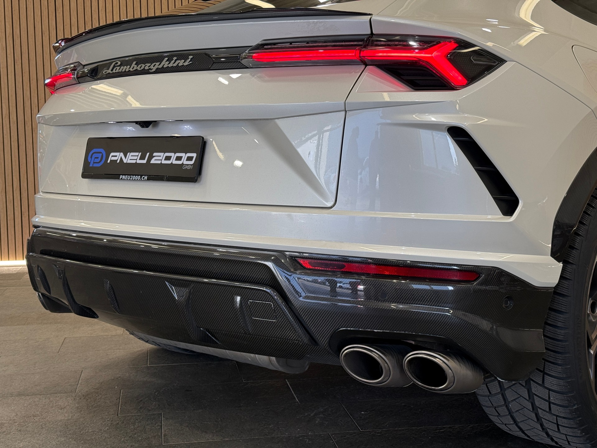 LAMBORGHINI Urus CH-Fahrzeug * Carbon Paket * Balloon White-image-5