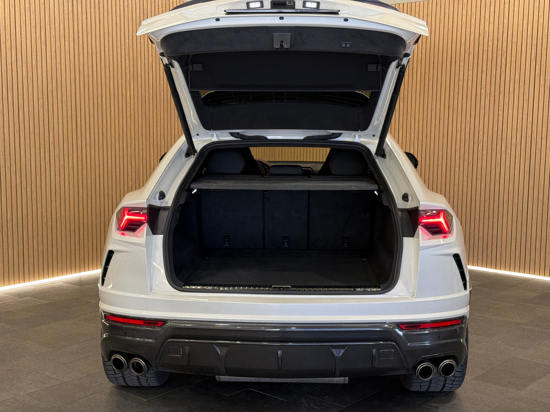 LAMBORGHINI Urus CH-Fahrzeug * Carbon Paket * Balloon White-image-7