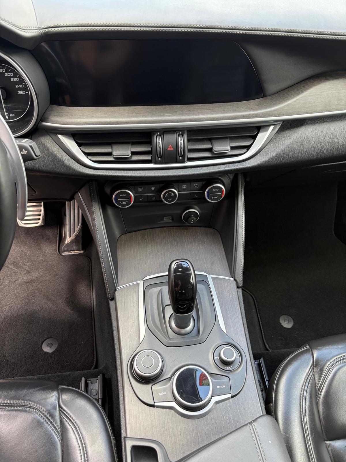 ALFA ROMEO Stelvio 2.0 Executive Q4 Automatic-image-5