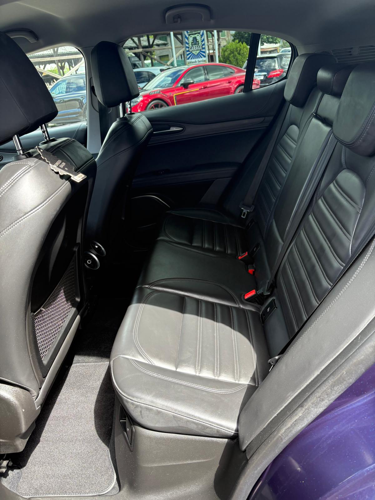 ALFA ROMEO Stelvio 2.0 Executive Q4 Automatic-image-7