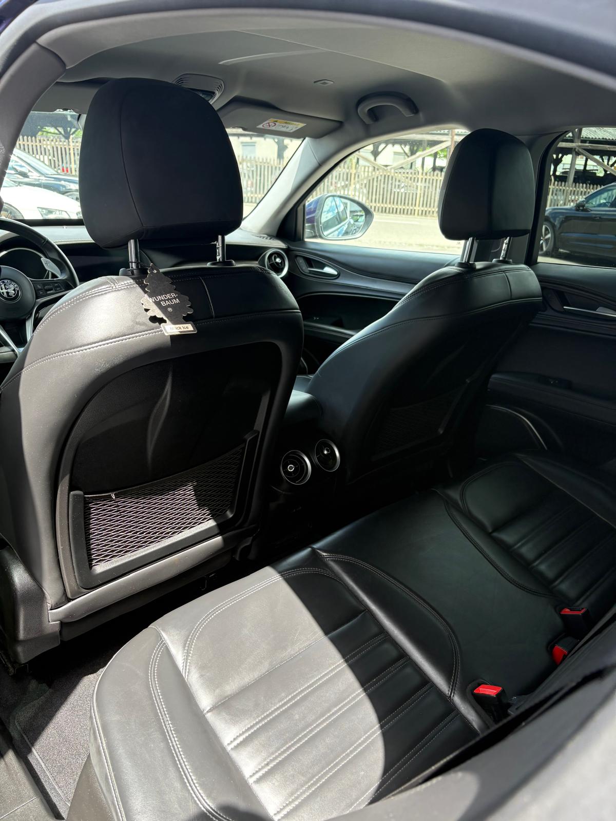 ALFA ROMEO Stelvio 2.0 Executive Q4 Automatic-image-8