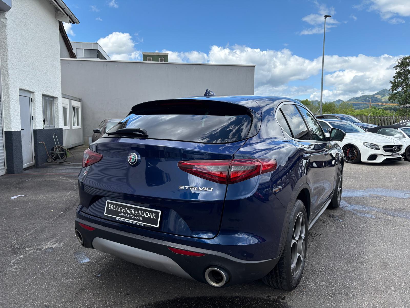 ALFA ROMEO Stelvio 2.0 Executive Q4 Automatic-image-3