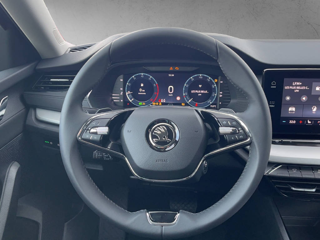 SKODA Octavia Combi 1.0 TSI mHEV DSG Ambition-image-9