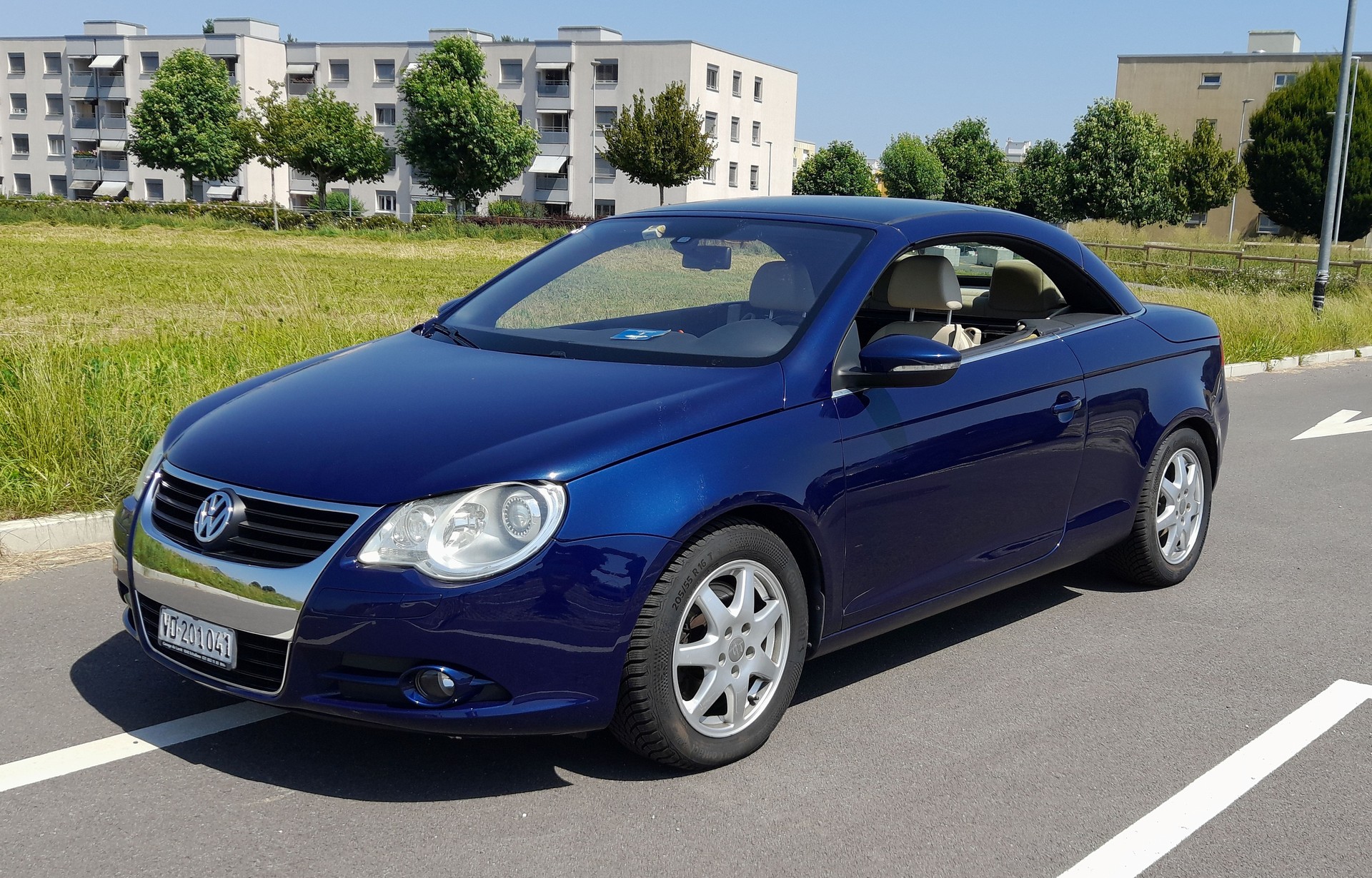 VW Eos 2.0 FSI Turbo-image-2