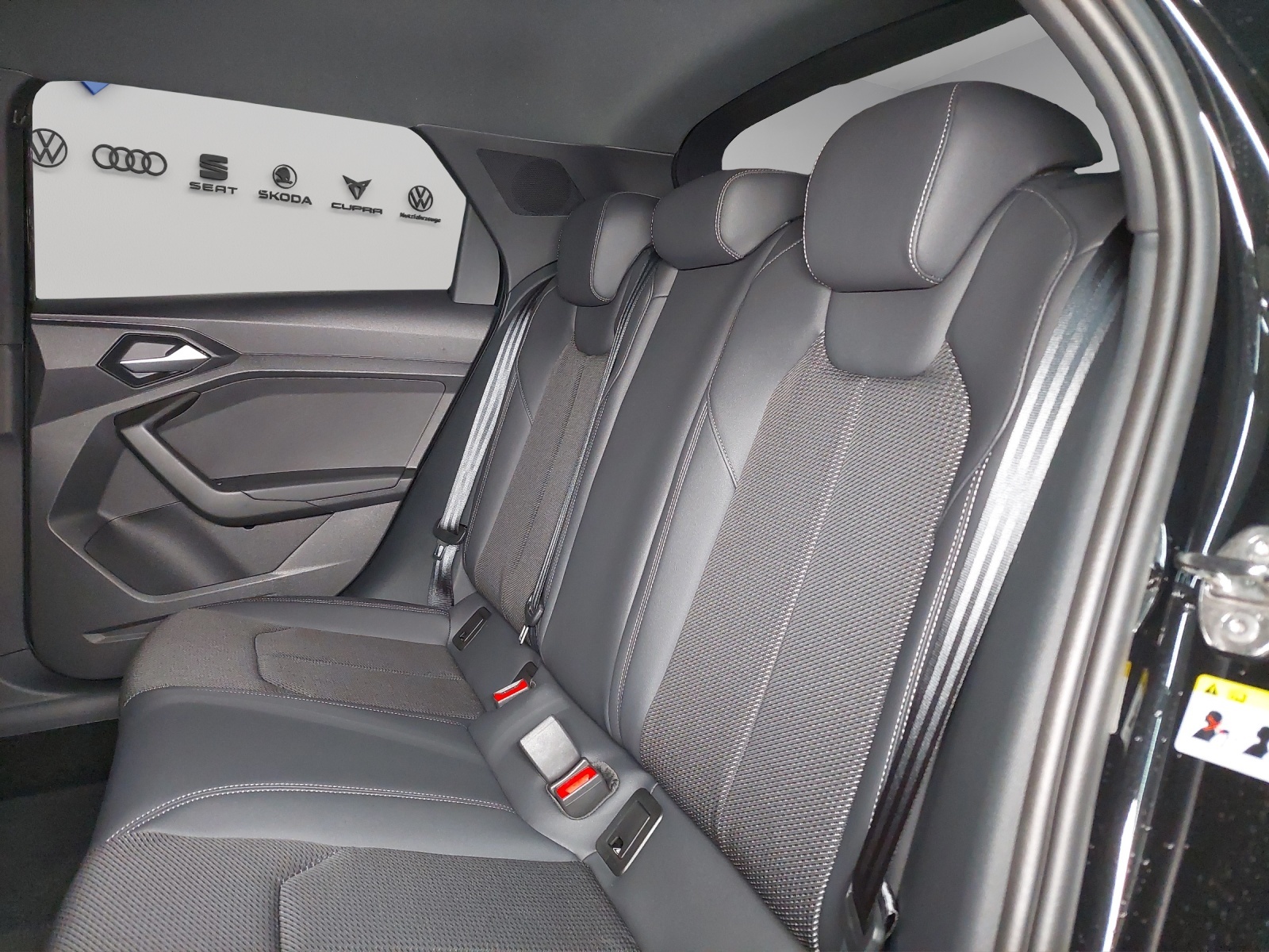 AUDI A1 Sportback 30 TFSI S Line Attraction S-tronic-image-8
