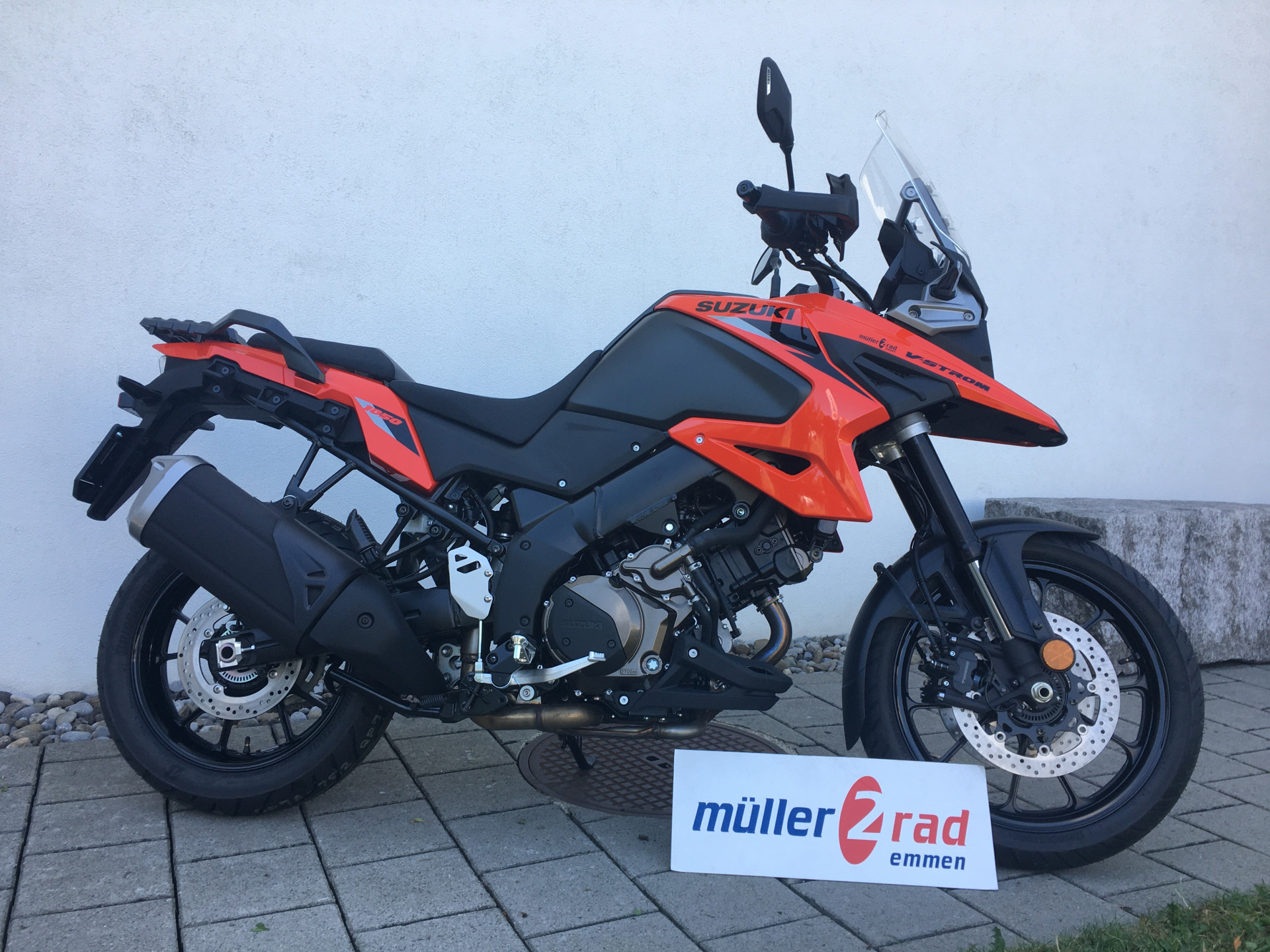 SUZUKI DL 1050 A V-Strom-showroom-element-1