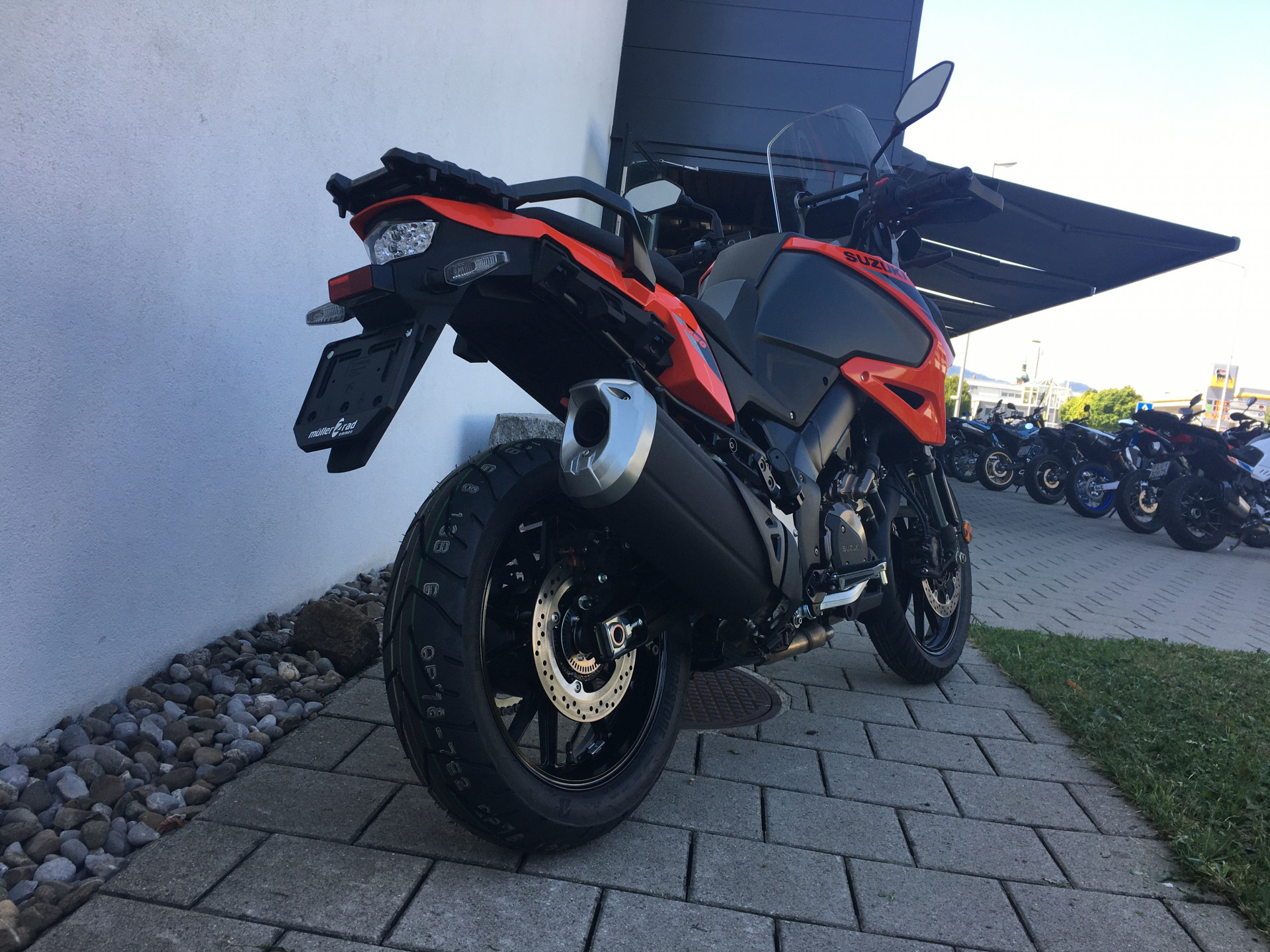SUZUKI DL 1050 A V-Strom-showroom-element-2