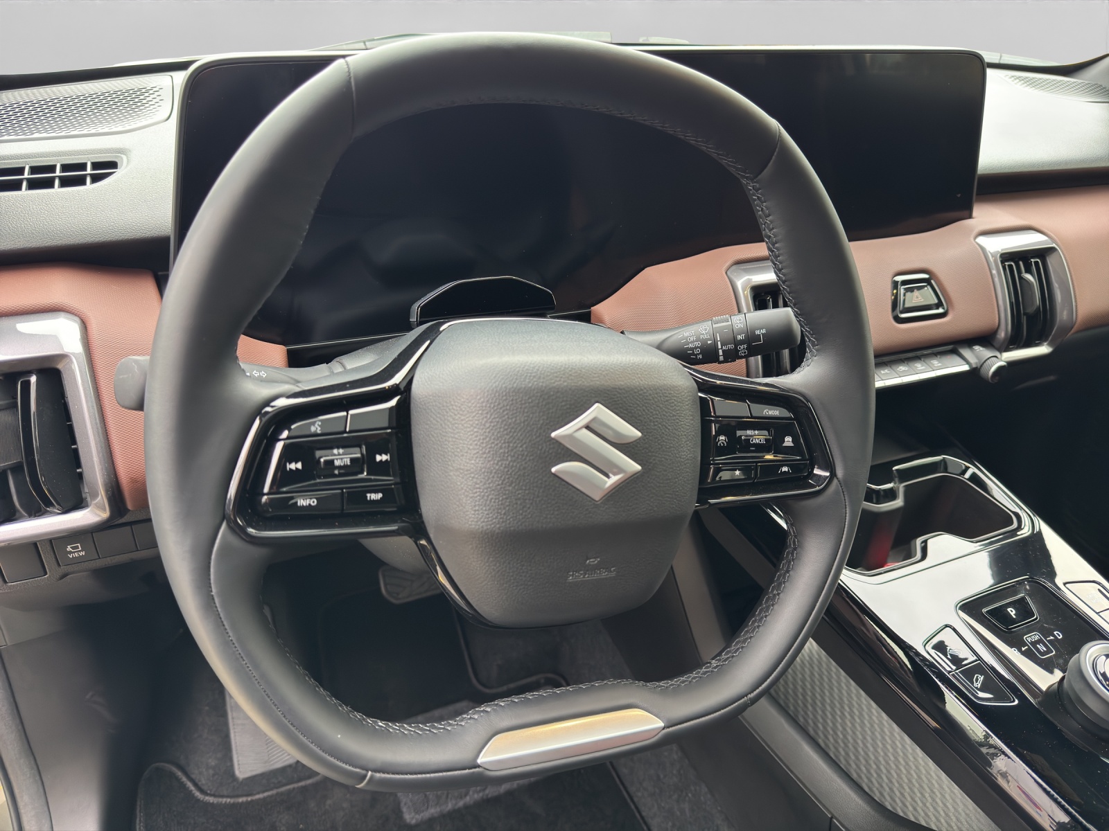 SUZUKI e Vitara Compact Top 4x4-image-10