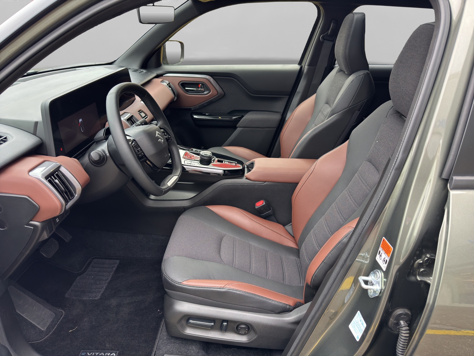 SUZUKI e Vitara Compact Top 4x4-image-9