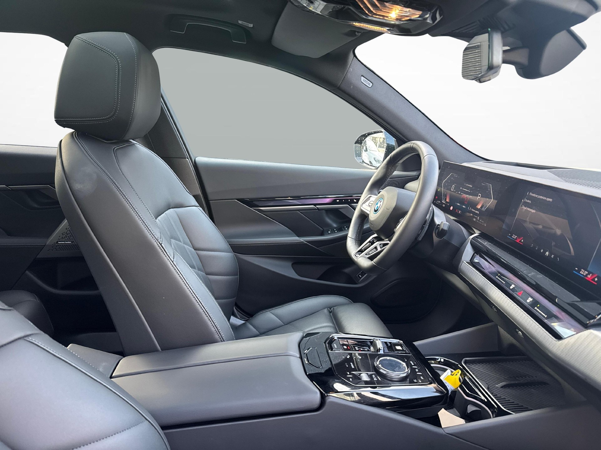 BMW 550e xDrive-image-18