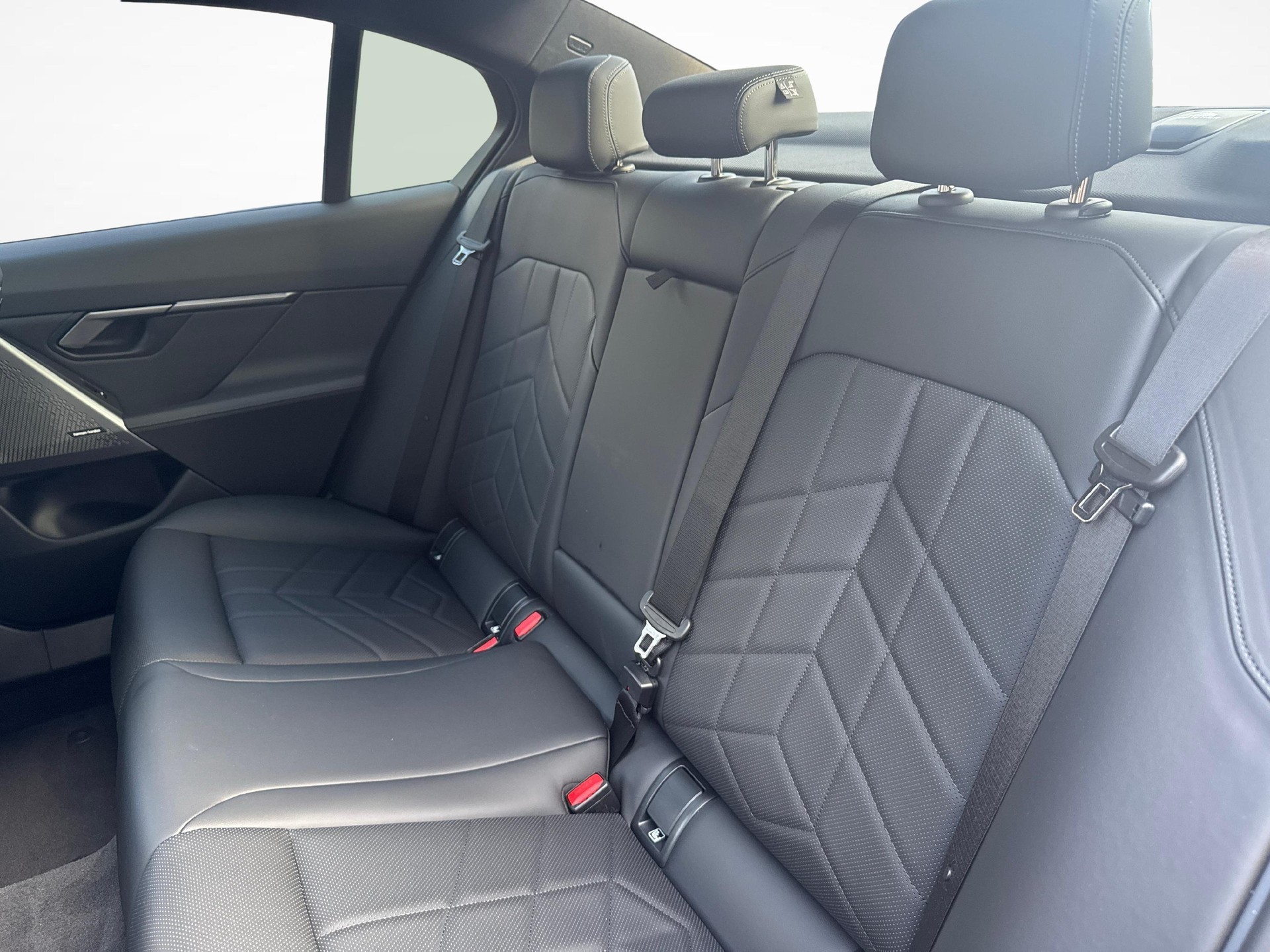 BMW 550e xDrive-image-19