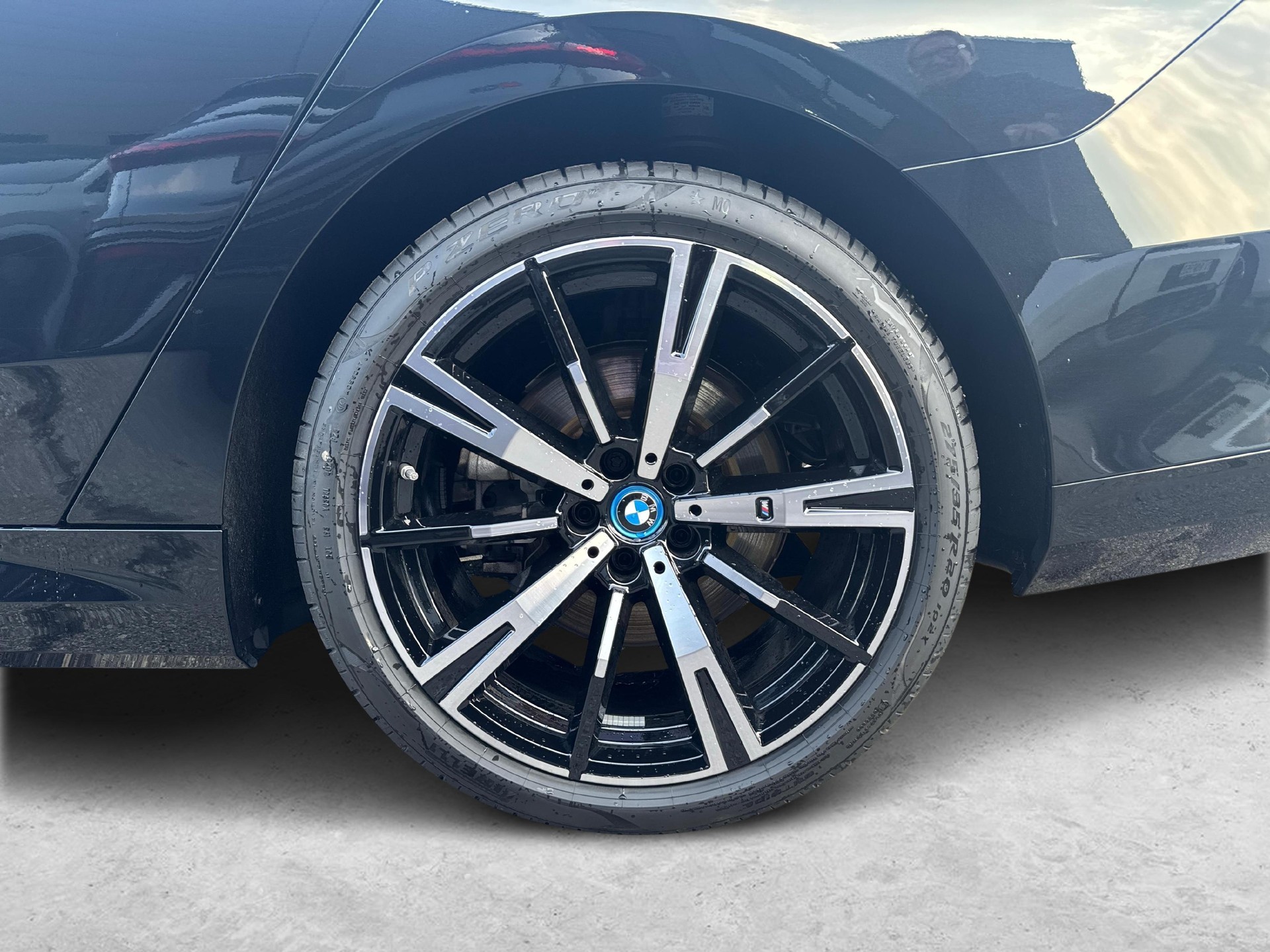 BMW 550e xDrive-image-10