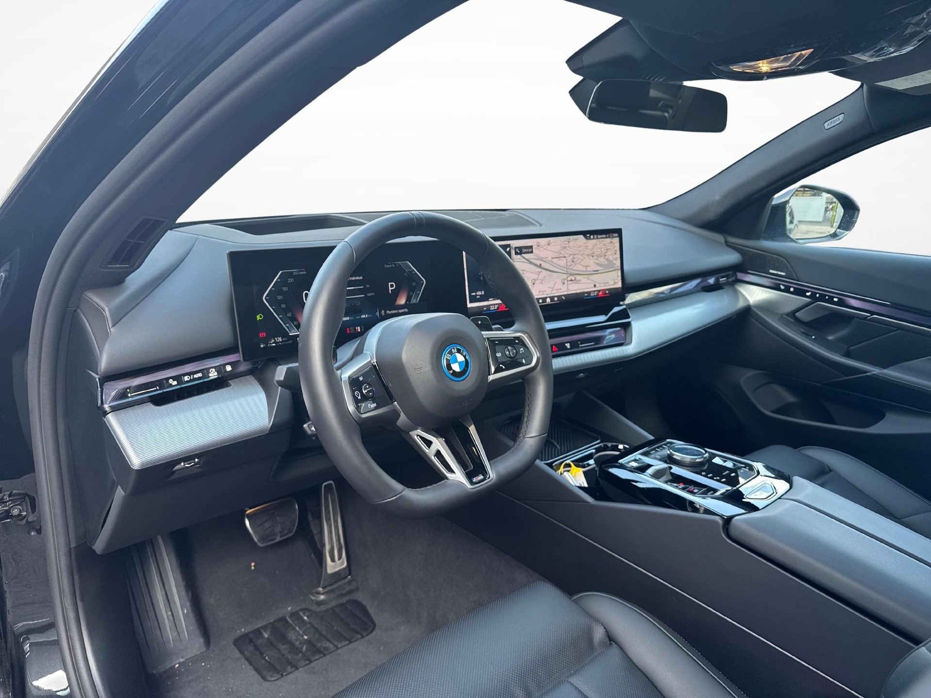 BMW 550e xDrive-image-12