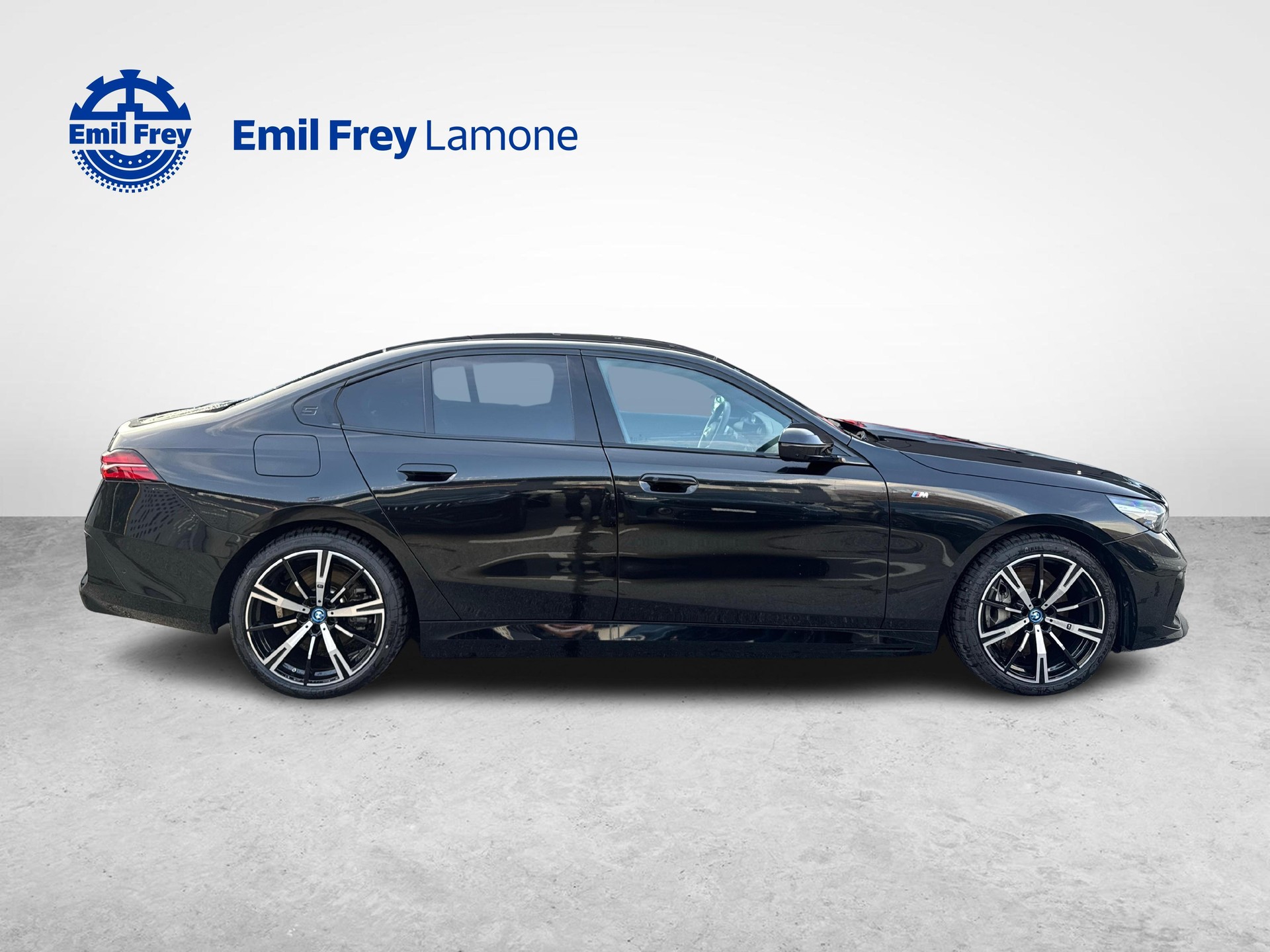 BMW 550e xDrive-image-7