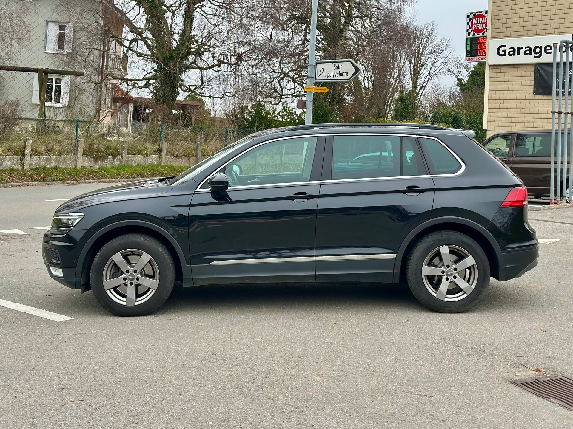 VW Tiguan 2.0TSI Comfortline 4Motion DSG-image-5