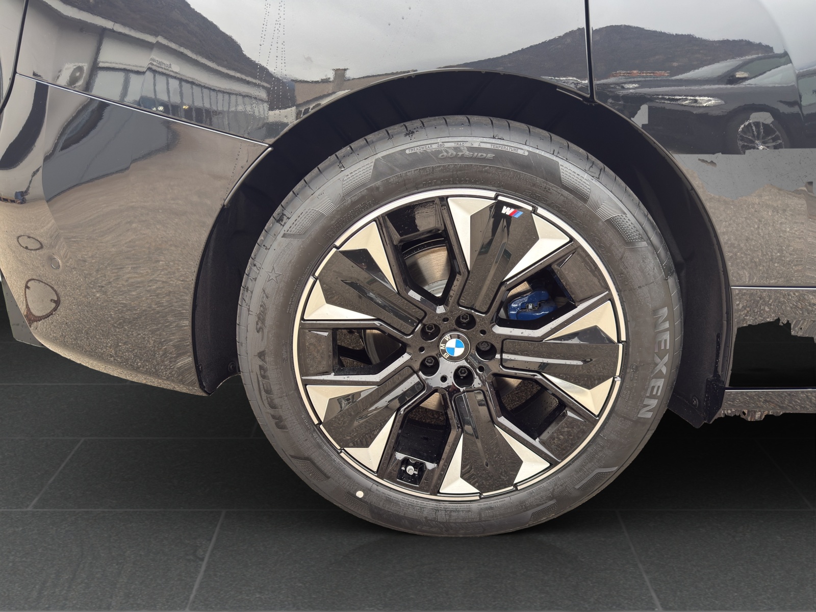 BMW iX xDrive45 M Sport-image-10
