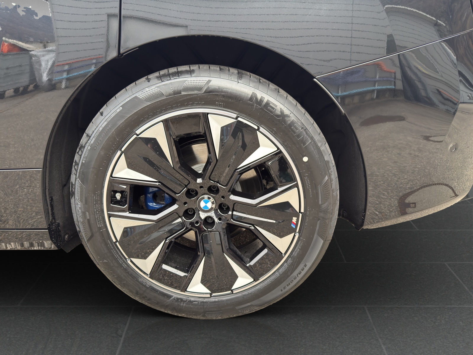 BMW iX xDrive45 M Sport-image-11