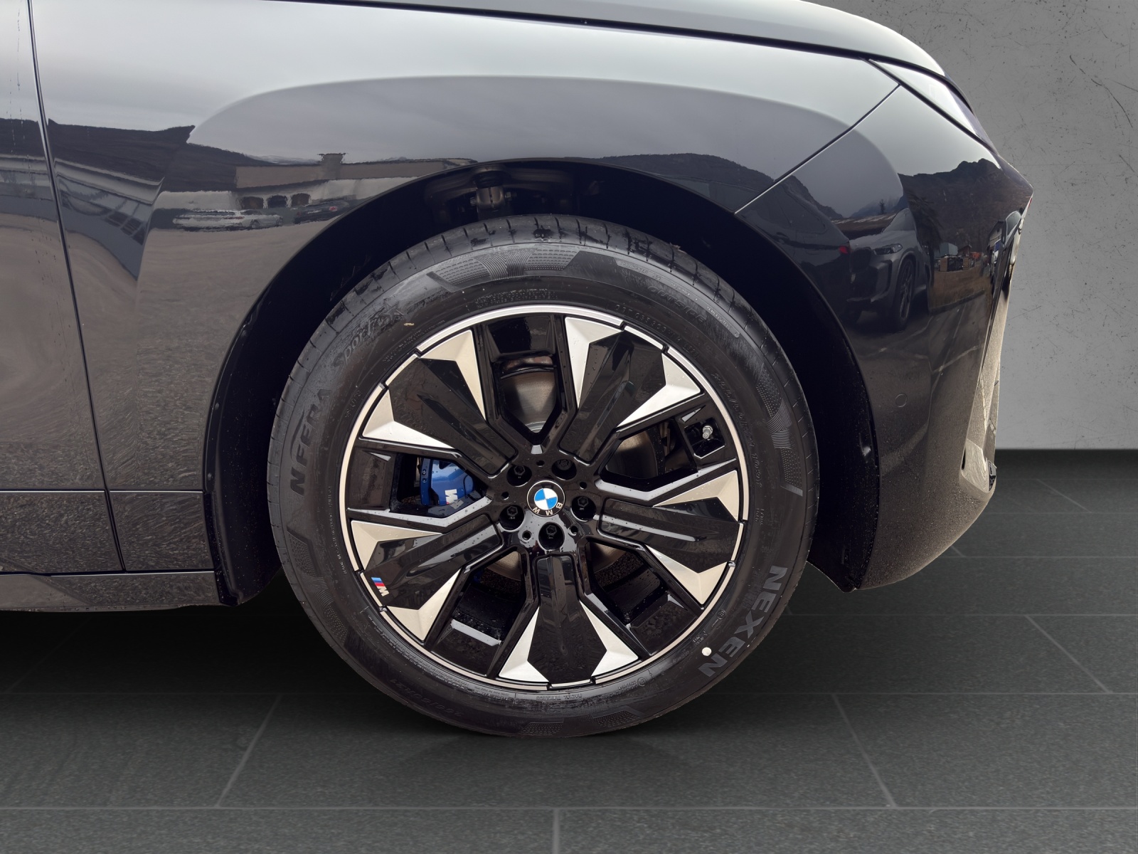 BMW iX xDrive45 M Sport-image-9