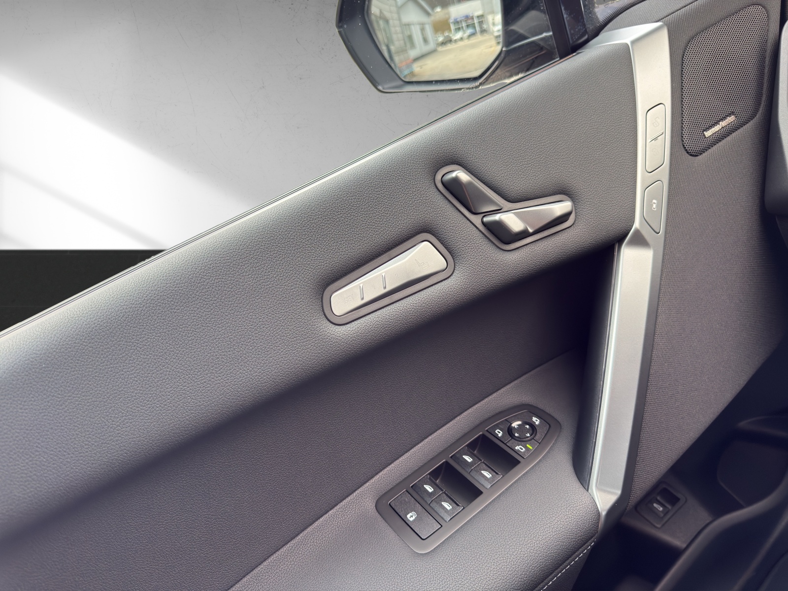 BMW iX xDrive45 M Sport-image-14