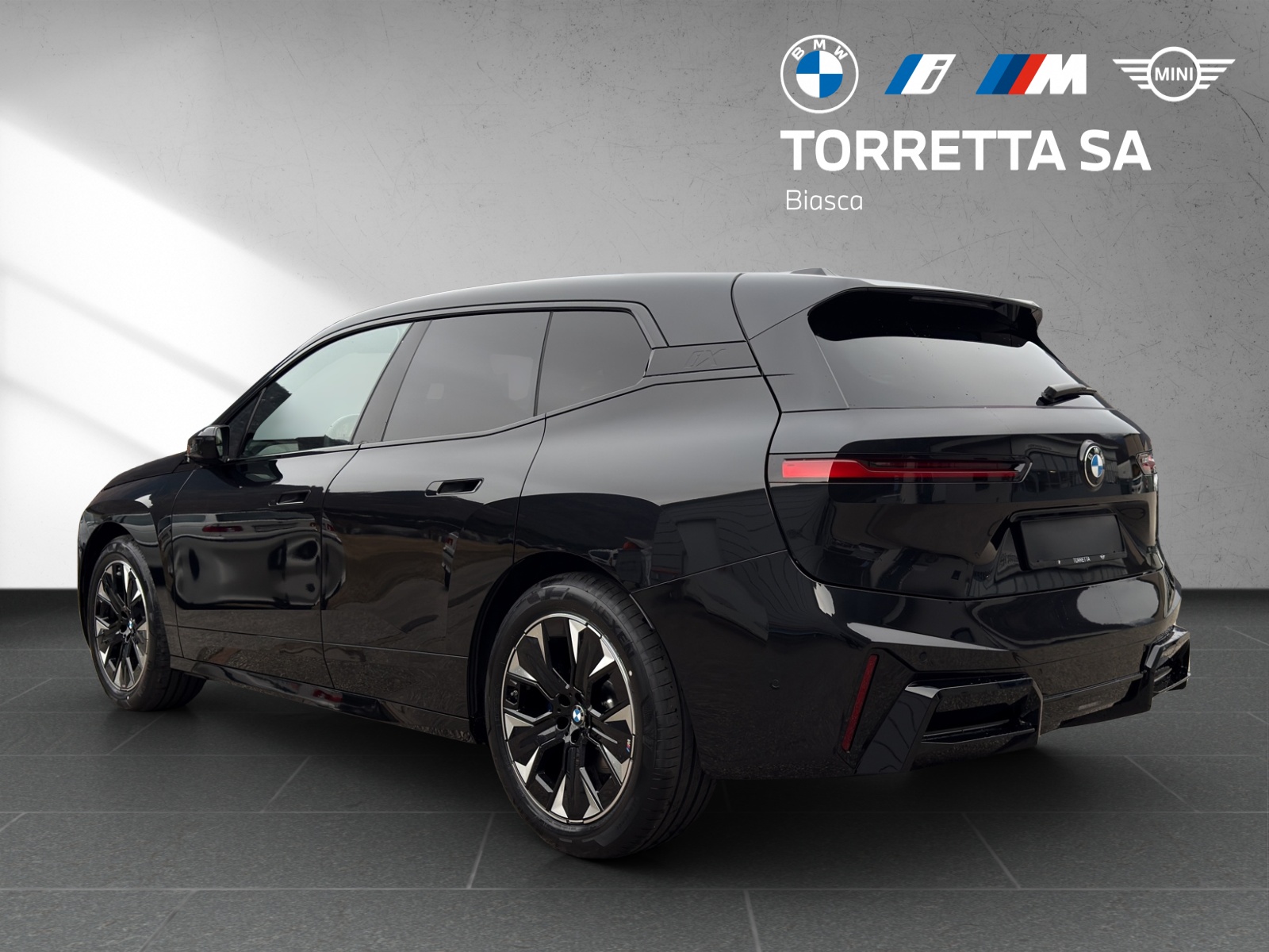 BMW iX xDrive45 M Sport-image-2