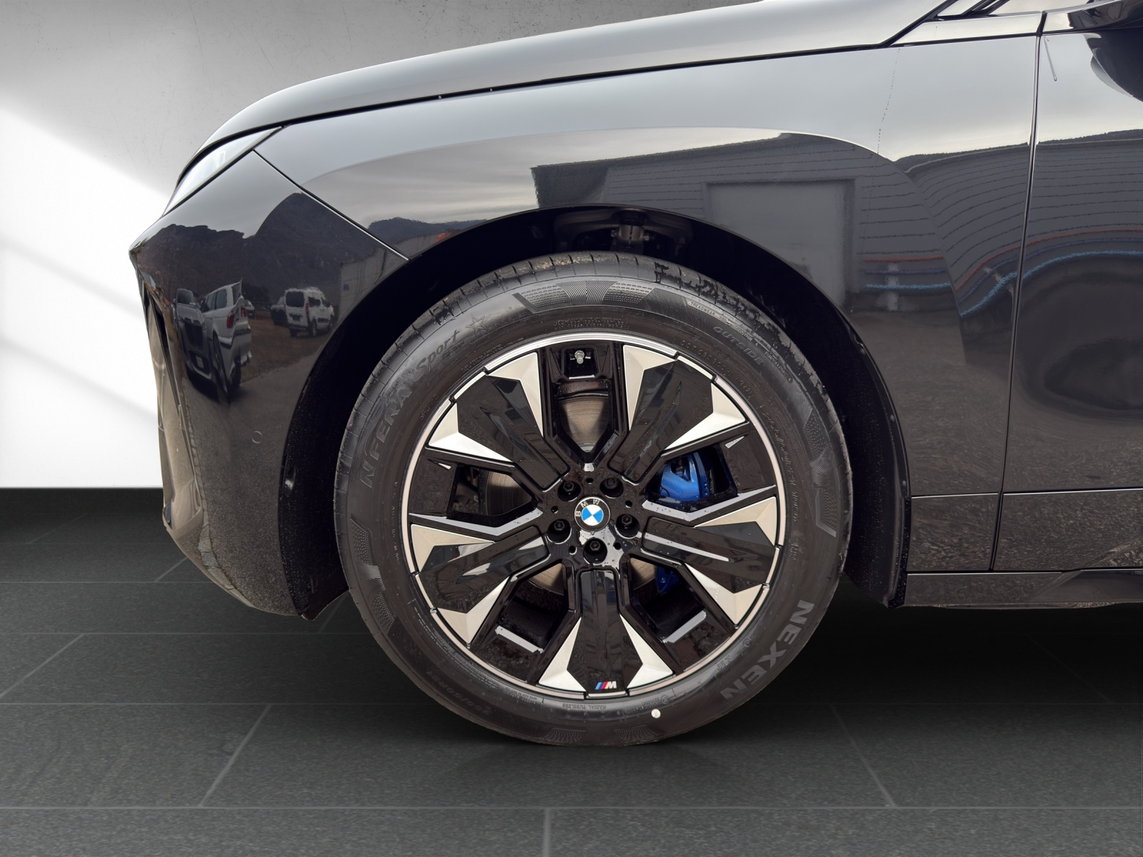 BMW iX xDrive45 M Sport-image-8