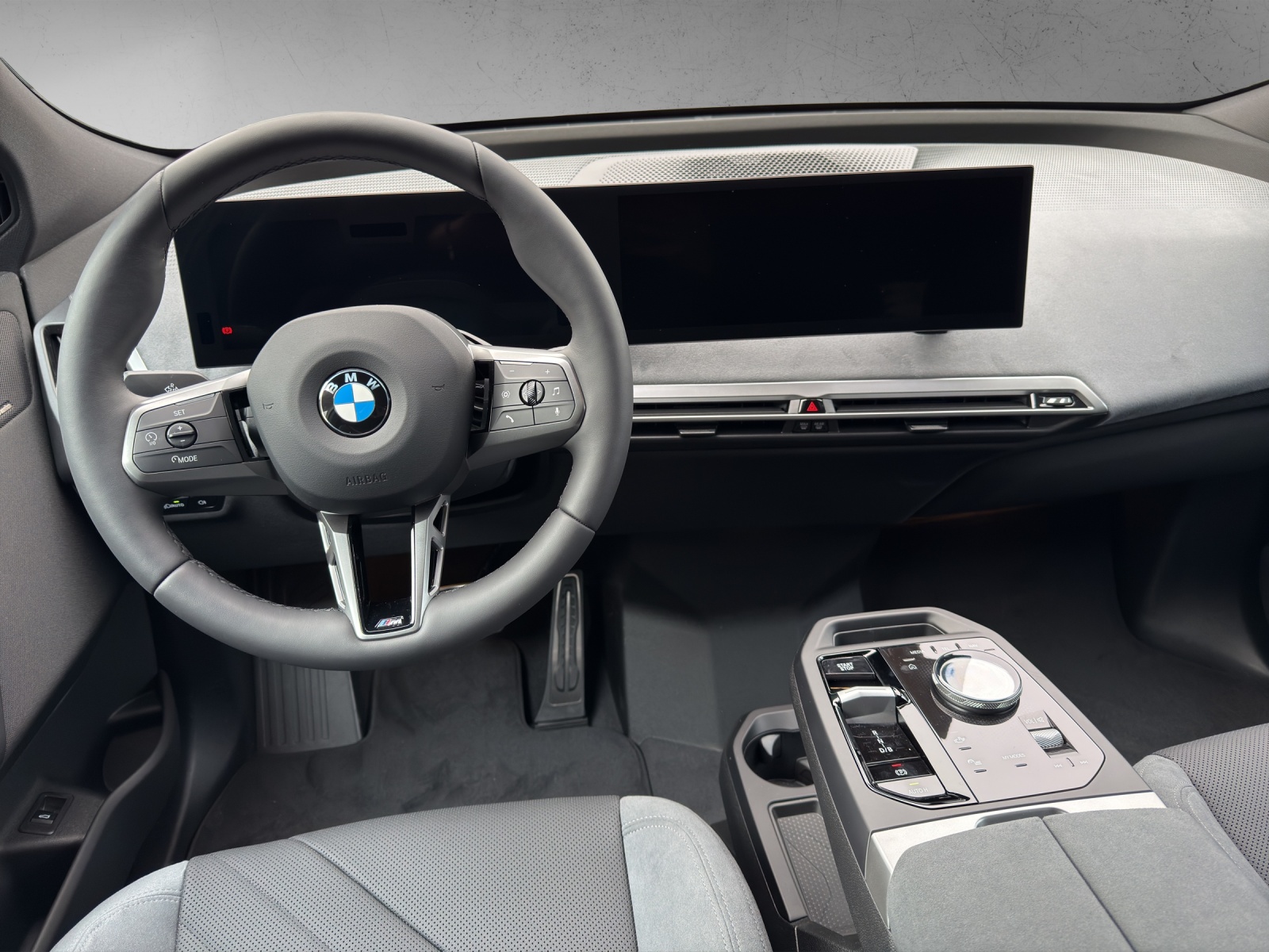 BMW iX xDrive45 M Sport-image-13