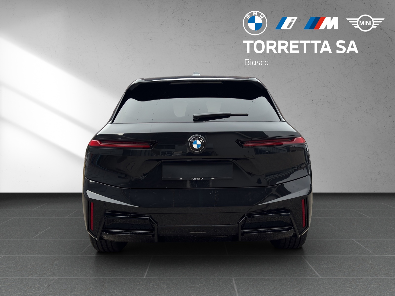 BMW iX xDrive45 M Sport-image-3