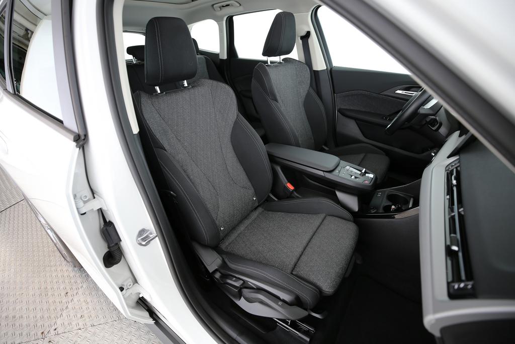 BMW X1 18i sDrive-image-12