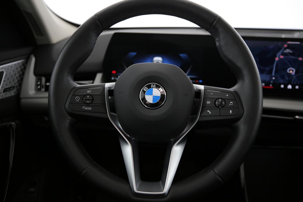 BMW X1 18i sDrive-image-4