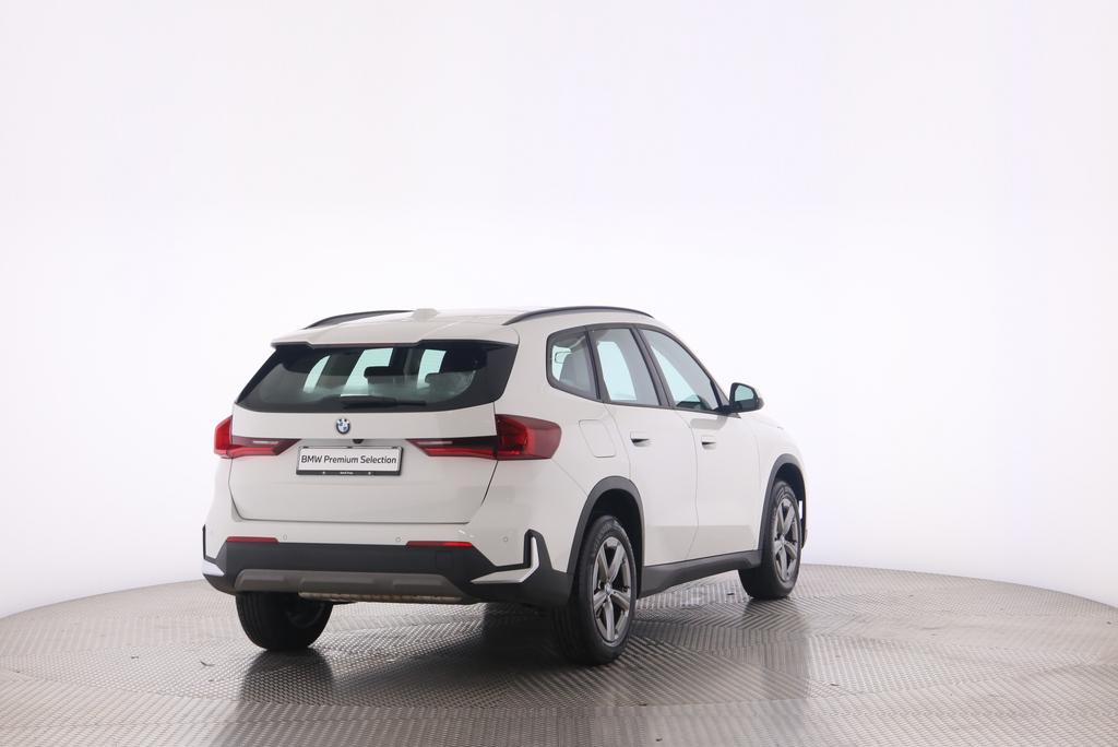 BMW X1 18i sDrive-image-1