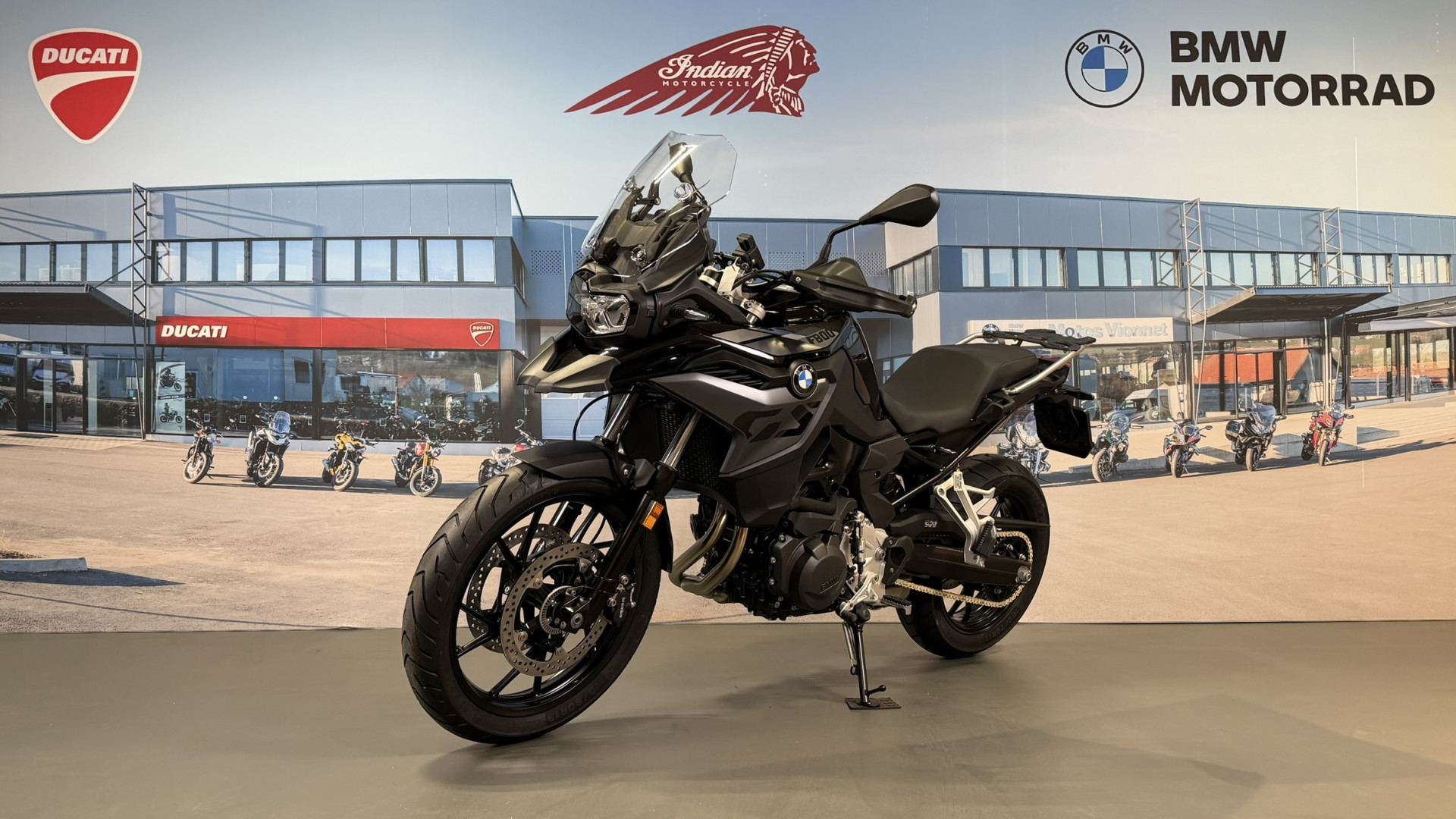 BMW F 800 GS Triple Black Rabaissée-showroom-element-2