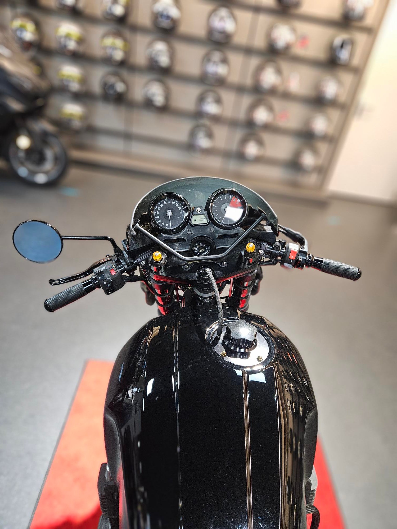 YAMAHA XJR 1300-image-4