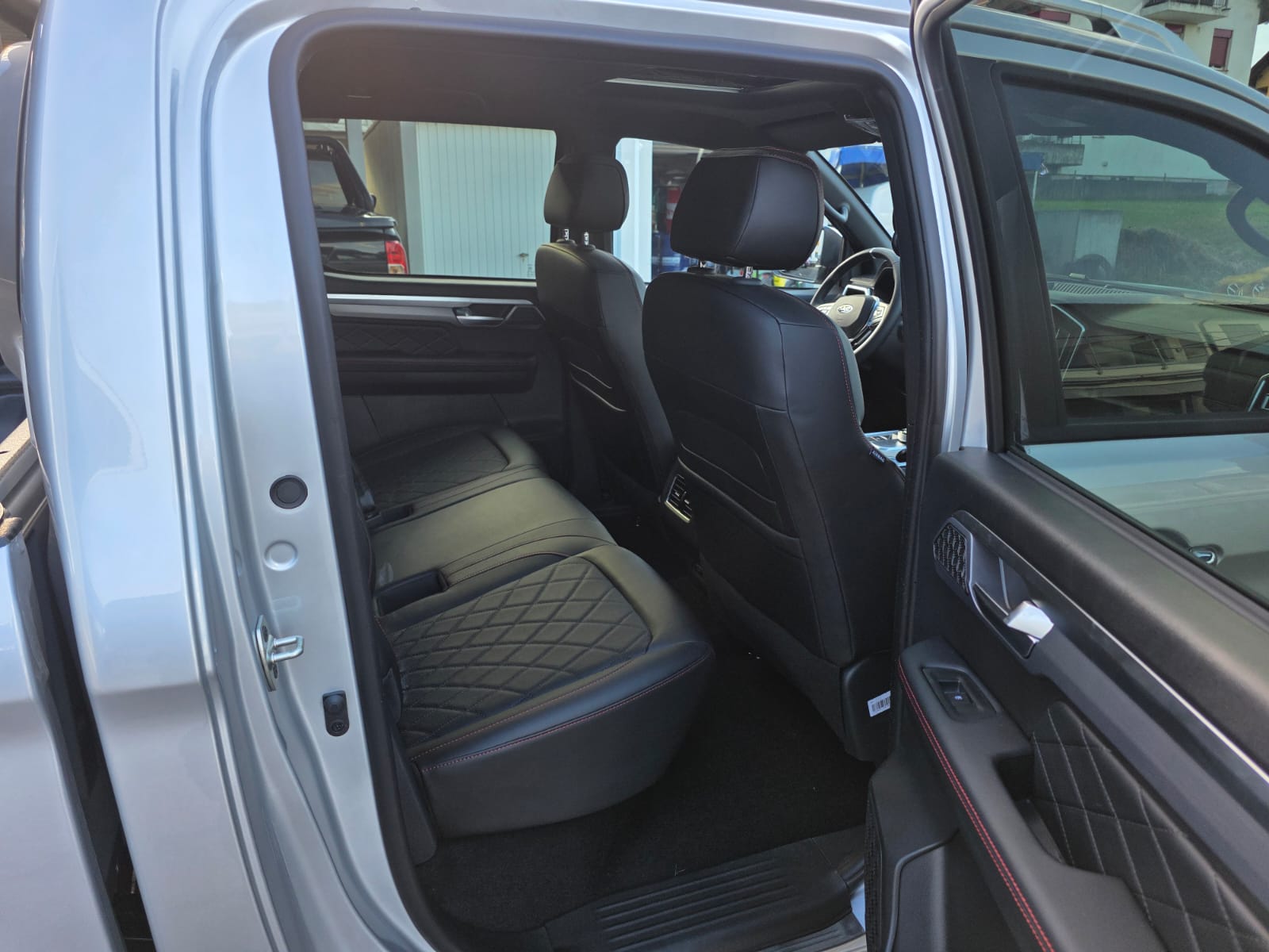 JAC T9EV 88kWh Luxury 4x4-image-15