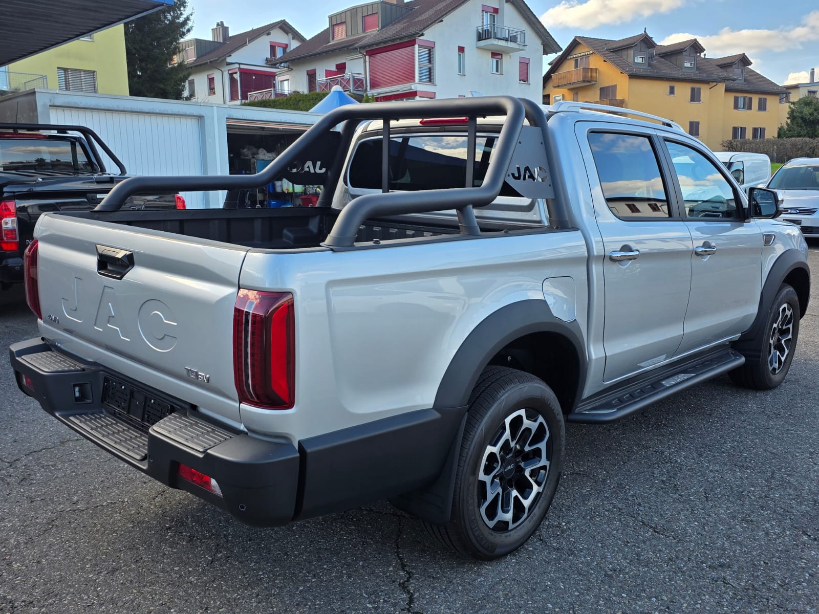 JAC T9EV 88kWh Luxury 4x4-image-6