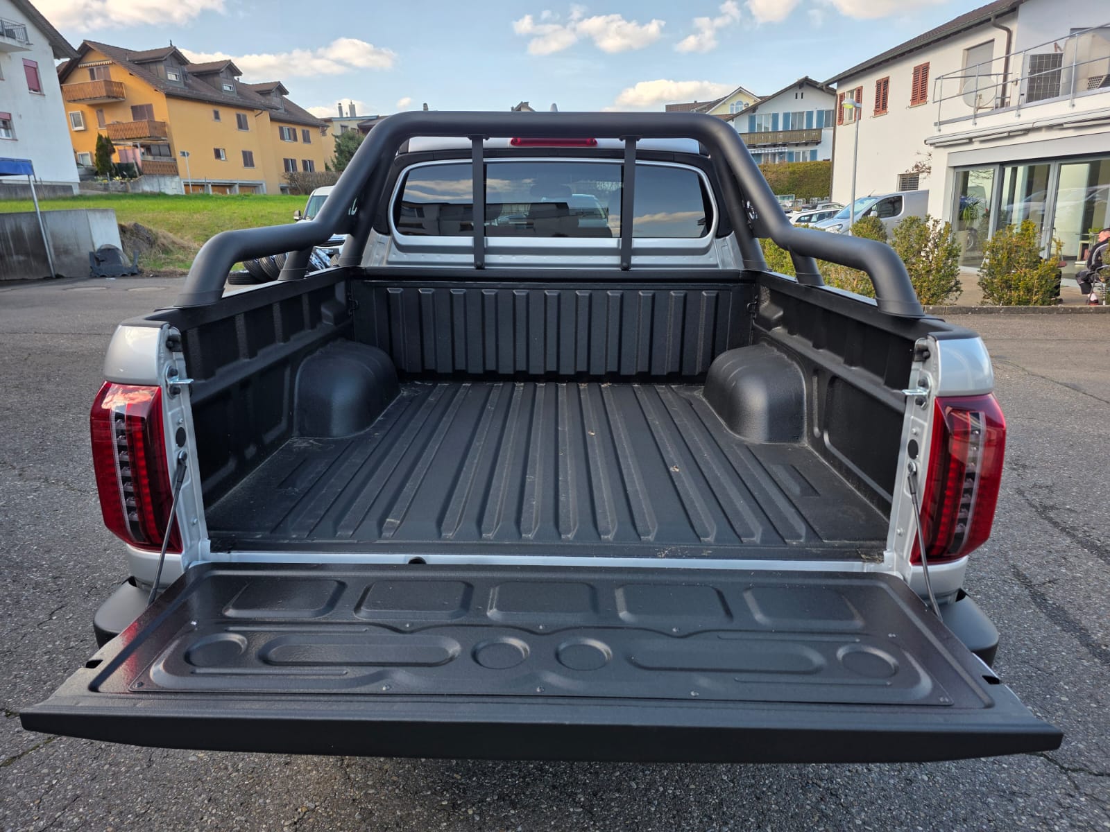 JAC T9EV 88kWh Luxury 4x4-image-13